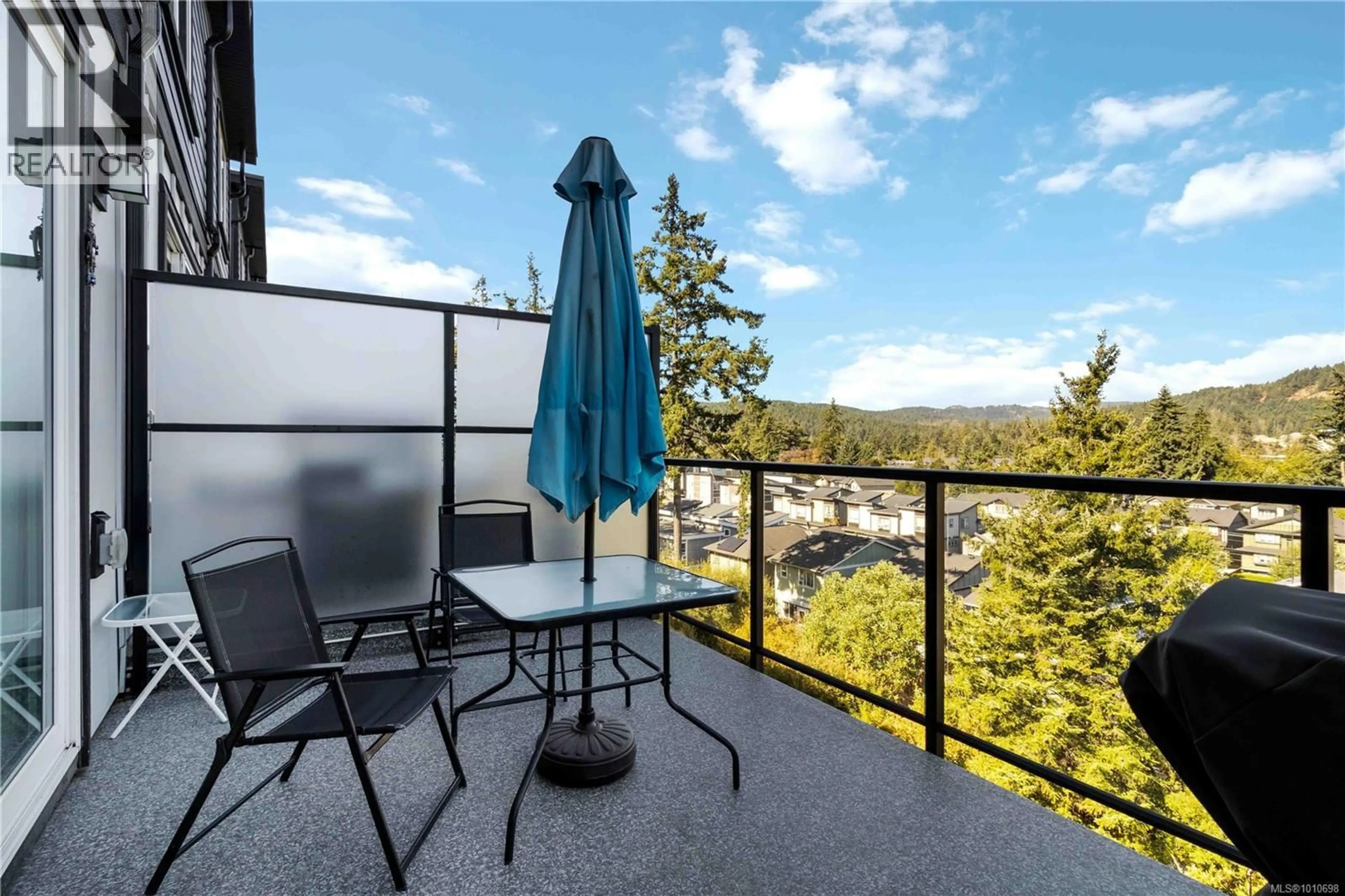 Patio, mountain view for 904 TURNSTONE RIDGE, Langford British Columbia V9C0J4