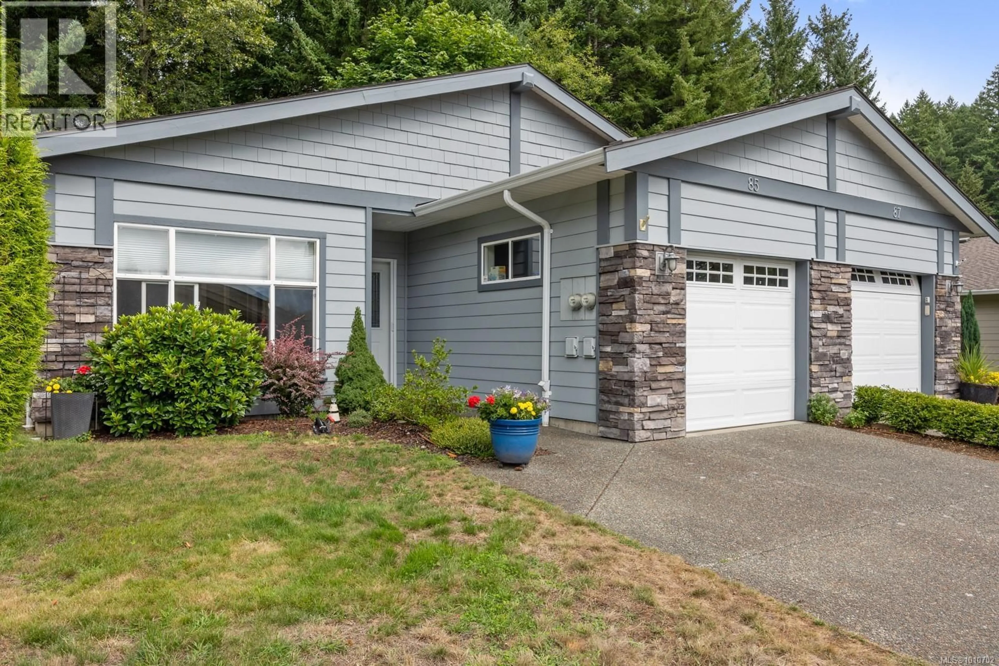 Home with vinyl exterior material, street for 85 - 2001 BLUE JAY PLACE, Courtenay British Columbia V9N4A8