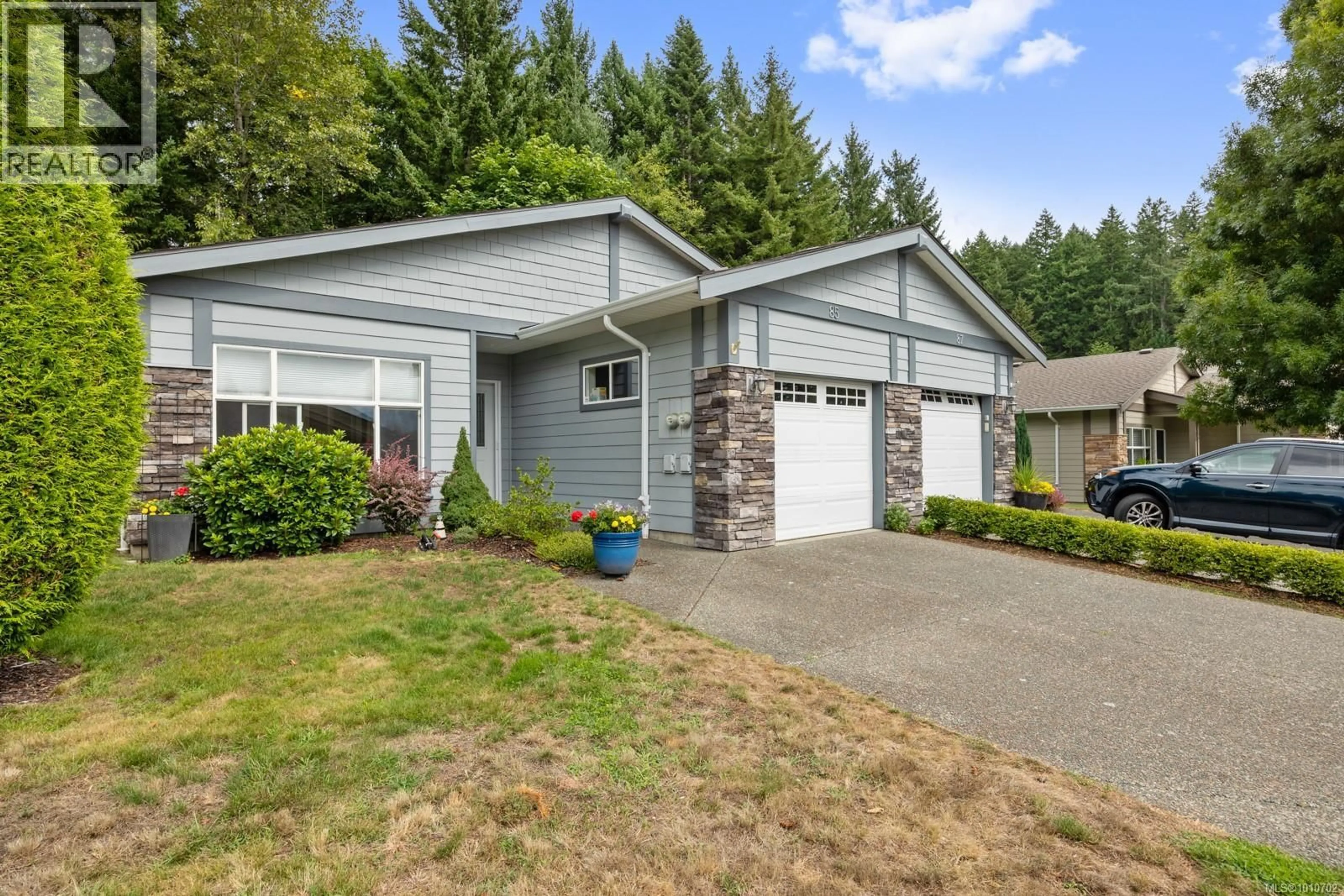 Home with vinyl exterior material, street for 85 - 2001 BLUE JAY PLACE, Courtenay British Columbia V9N4A8