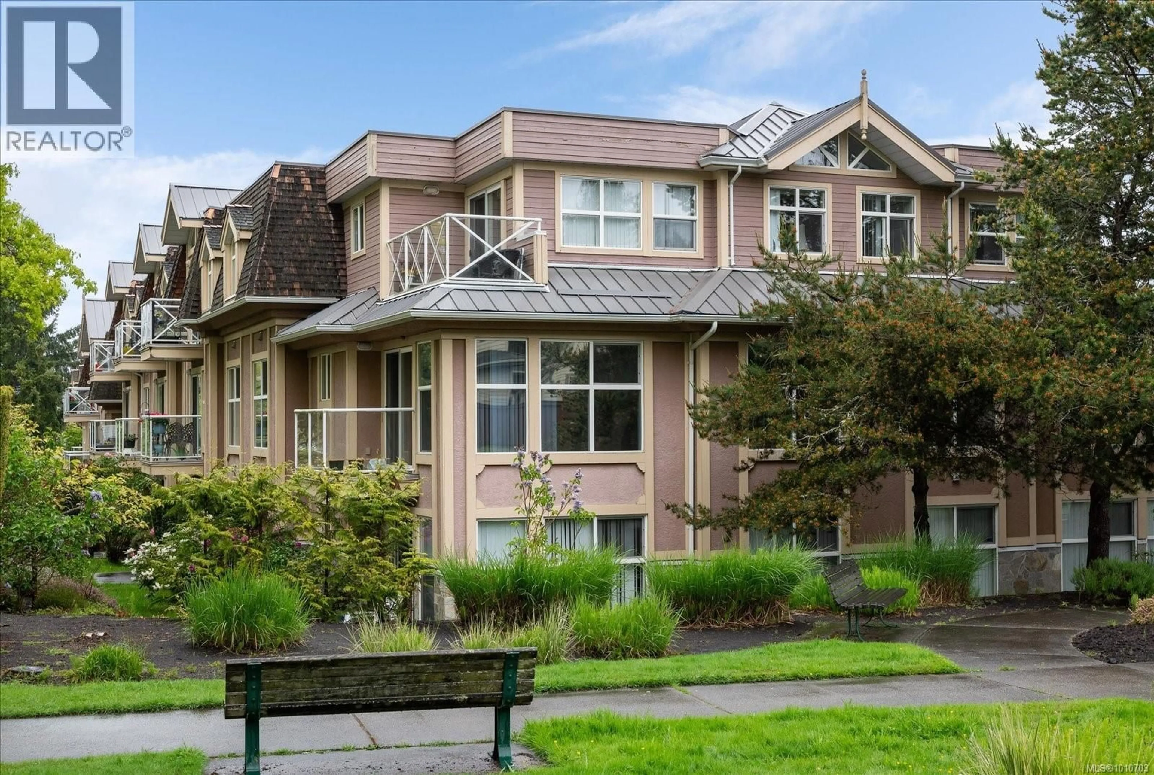 Home with vinyl exterior material, unknown for 310 - 750 MEMORIAL AVENUE, Qualicum Beach British Columbia V9K2P6