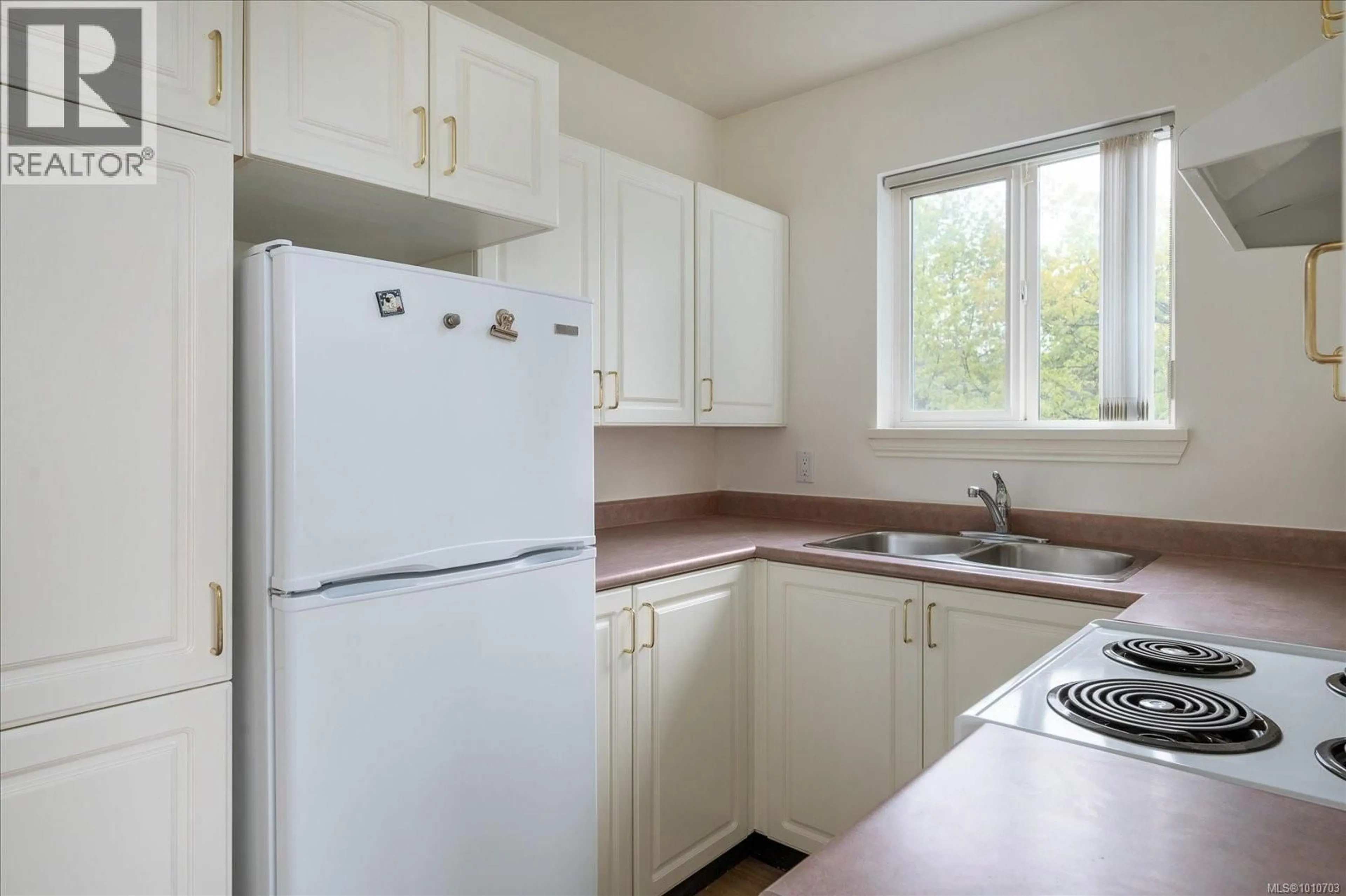 Standard kitchen, unknown for 310 - 750 MEMORIAL AVENUE, Qualicum Beach British Columbia V9K2P6