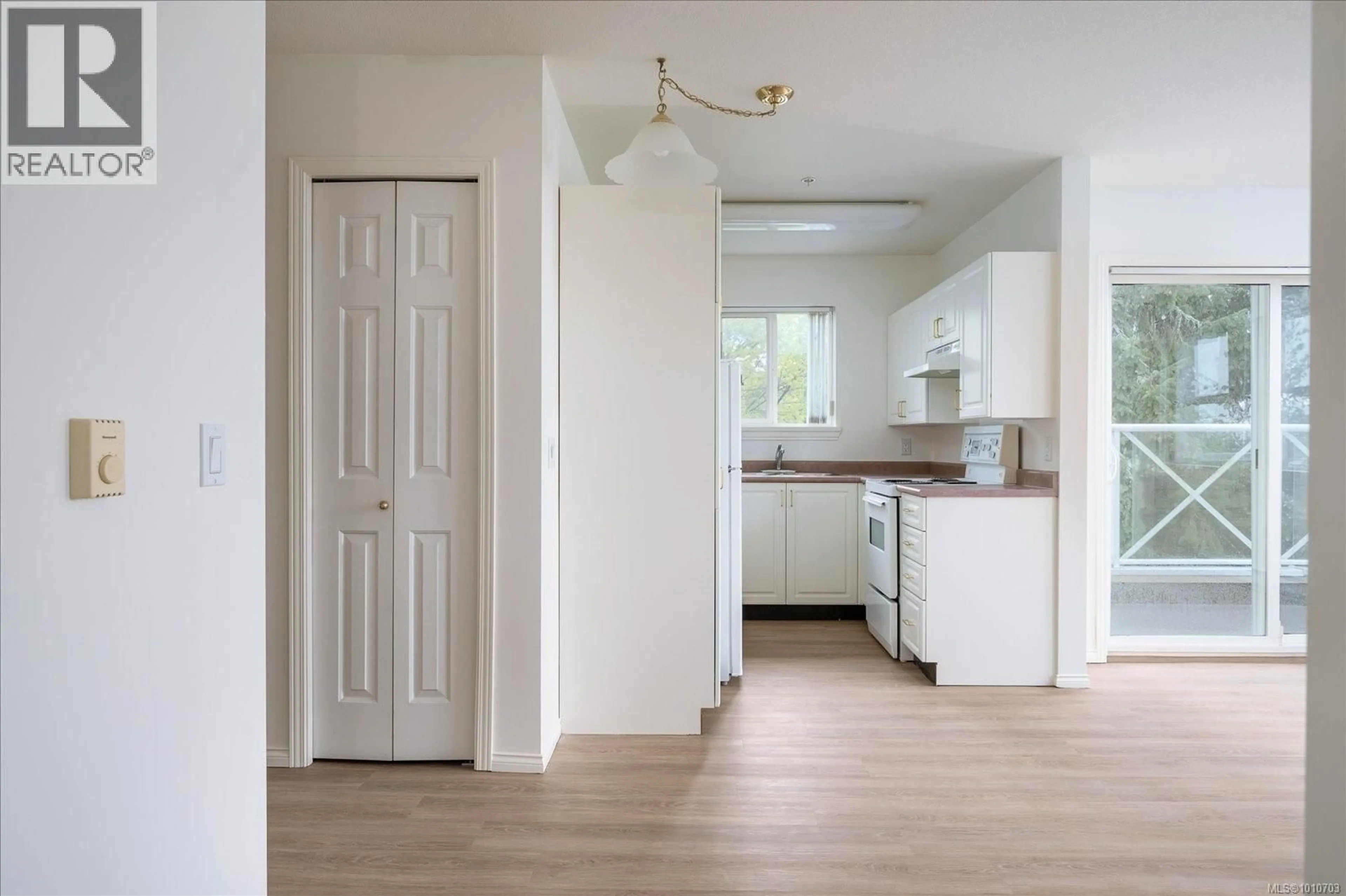 Standard kitchen, unknown for 310 - 750 MEMORIAL AVENUE, Qualicum Beach British Columbia V9K2P6