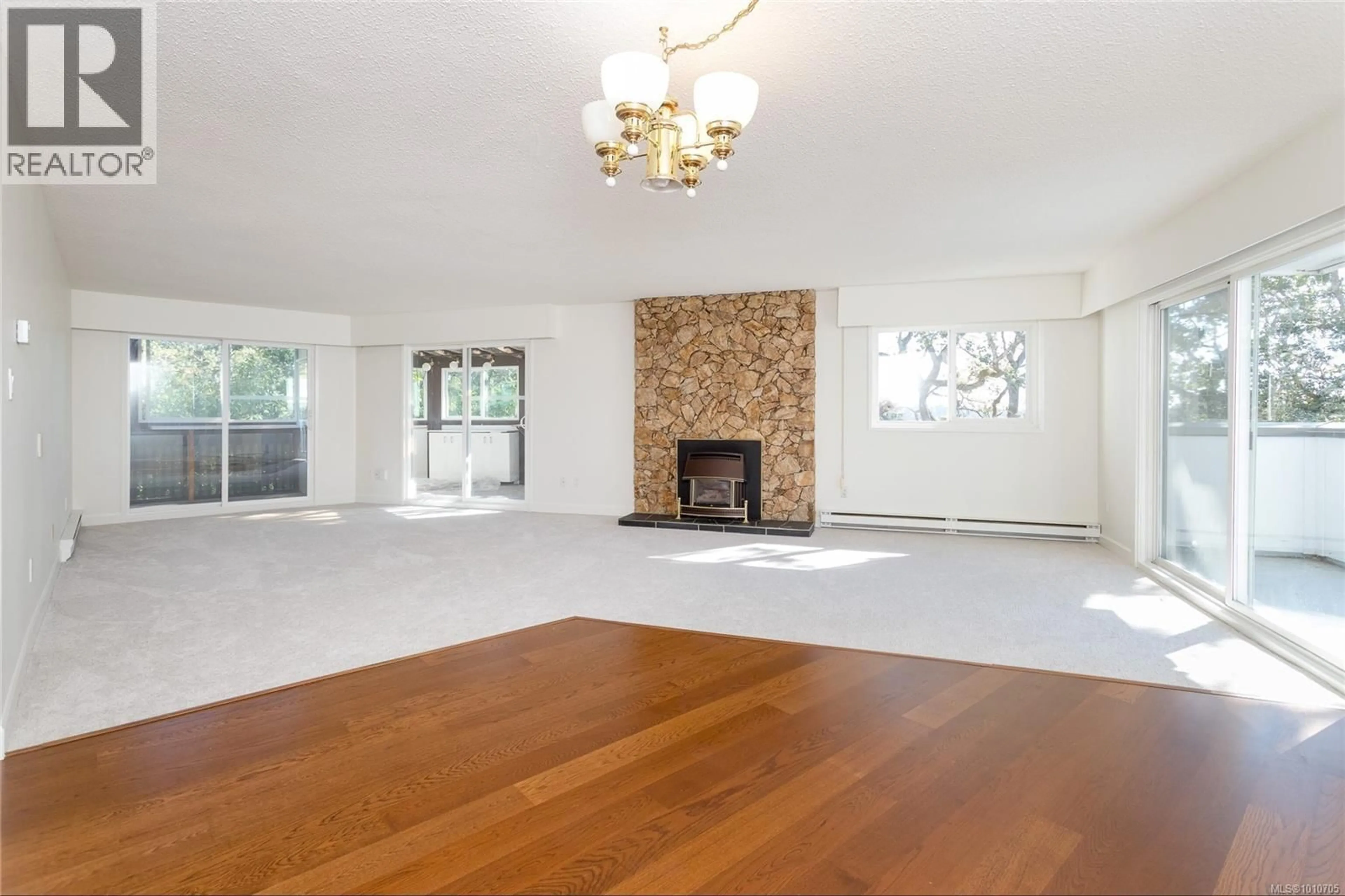 Unknown for 121 - 3962 CEDAR HILL ROAD, Saanich British Columbia V8N3B8