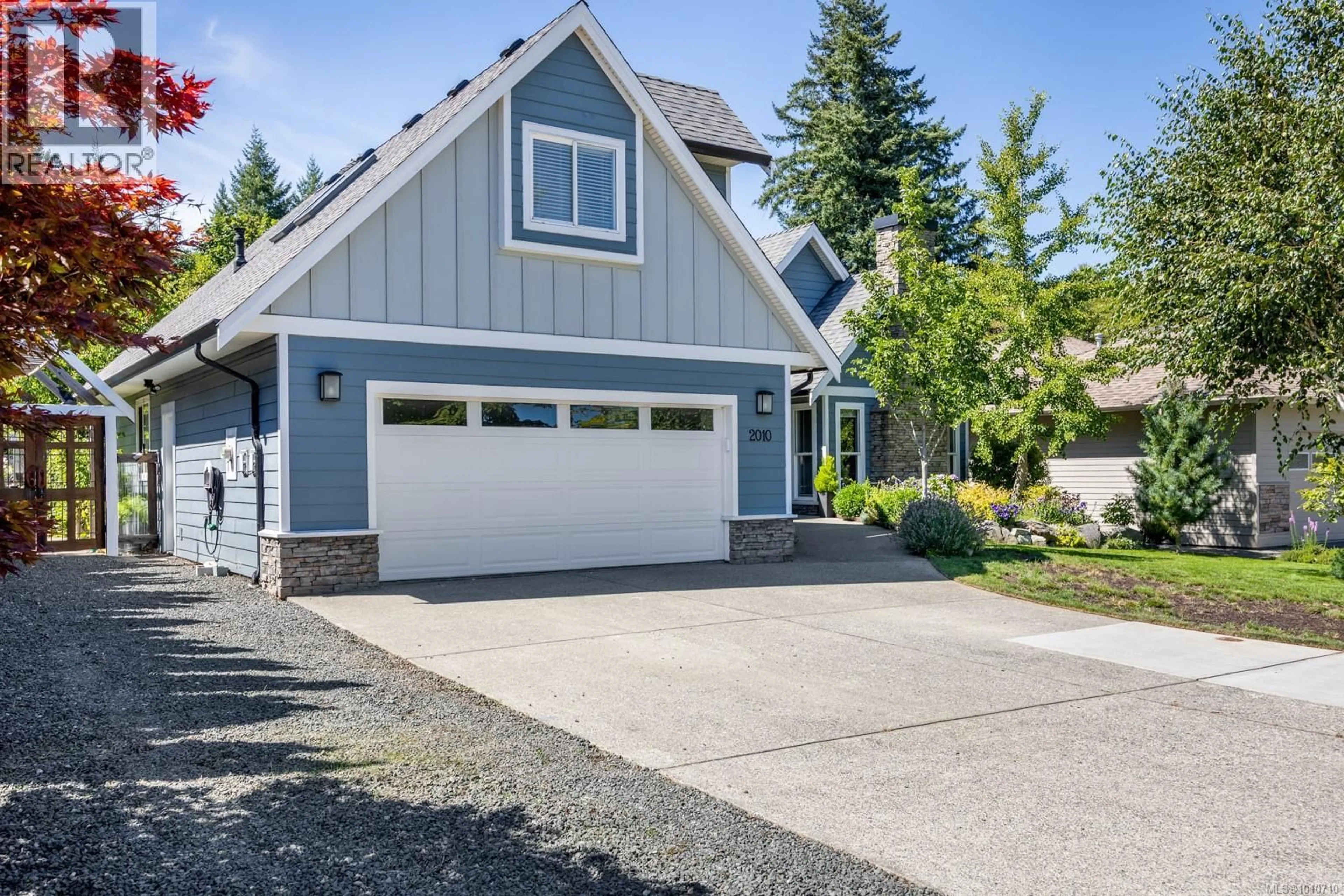 Home with vinyl exterior material, street for 2010 SIERRA DRIVE, Campbell River British Columbia V9H1R6