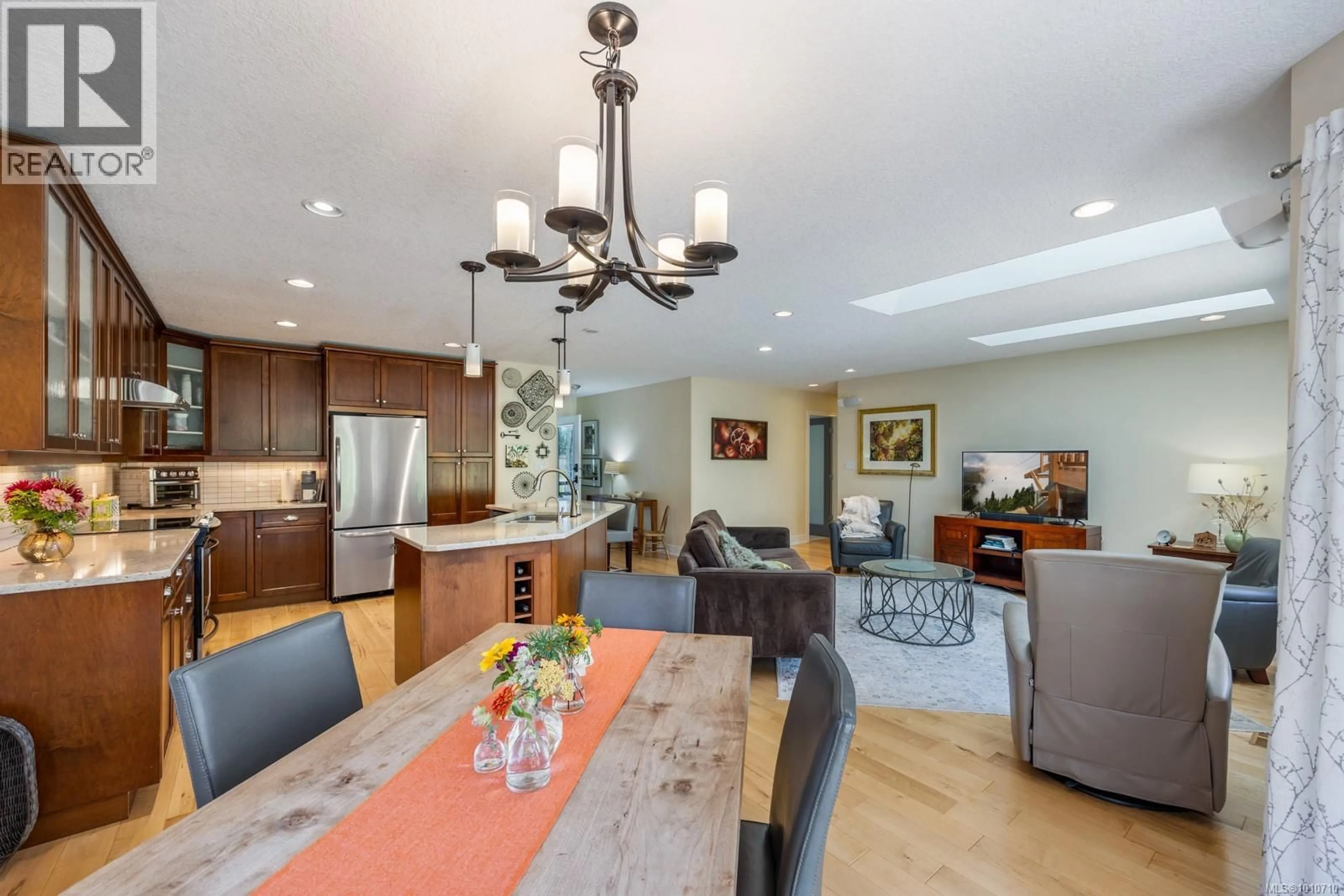 Open concept kitchen, unknown for 2010 SIERRA DRIVE, Campbell River British Columbia V9H1R6