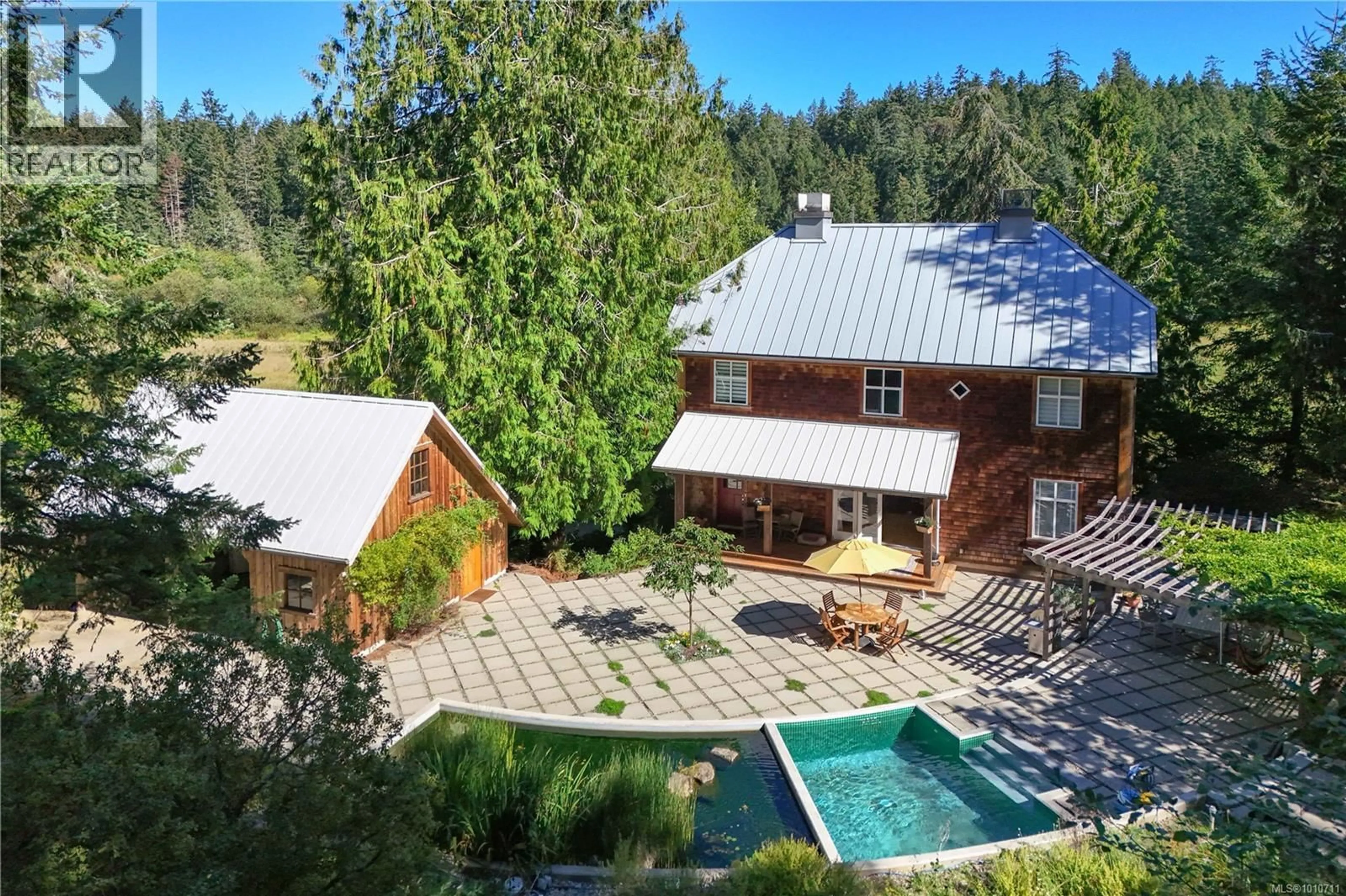 A pic from outside/outdoor area/front of a property/back of a property/a pic from drone, unknown for 121 PEREGRINE WAY, Salt Spring British Columbia V8K2M1