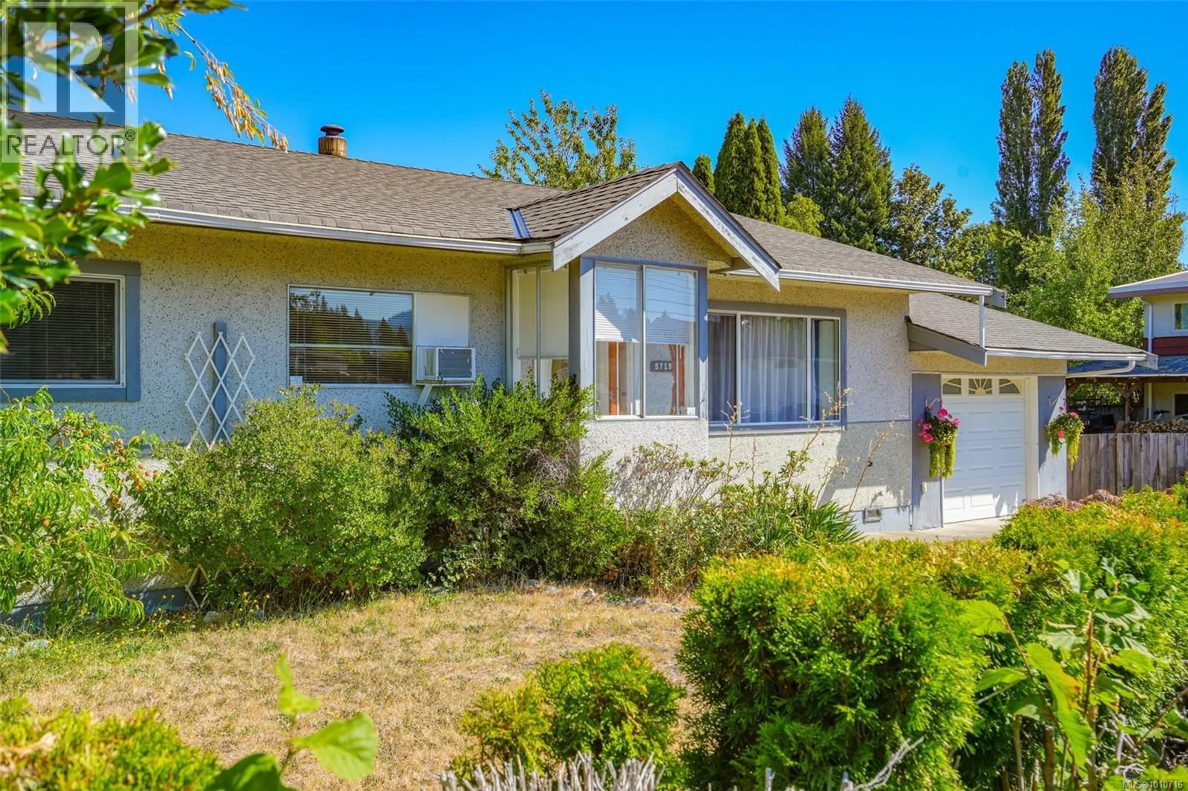 Home with vinyl exterior material, street for 5719 BROWN ROAD, Port Alberni British Columbia V9Y7E5