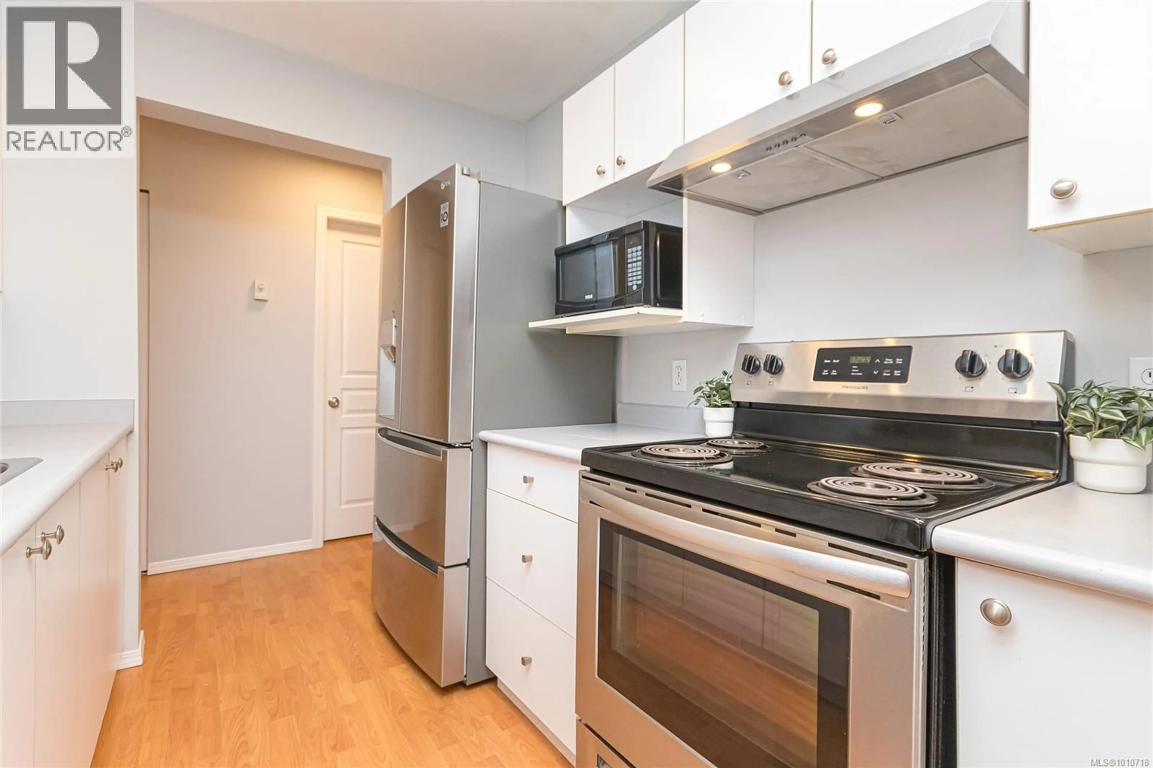 Standard kitchen, wood/laminate floor for 110 - 894 VERNON AVENUE, Saanich British Columbia V8X2W6