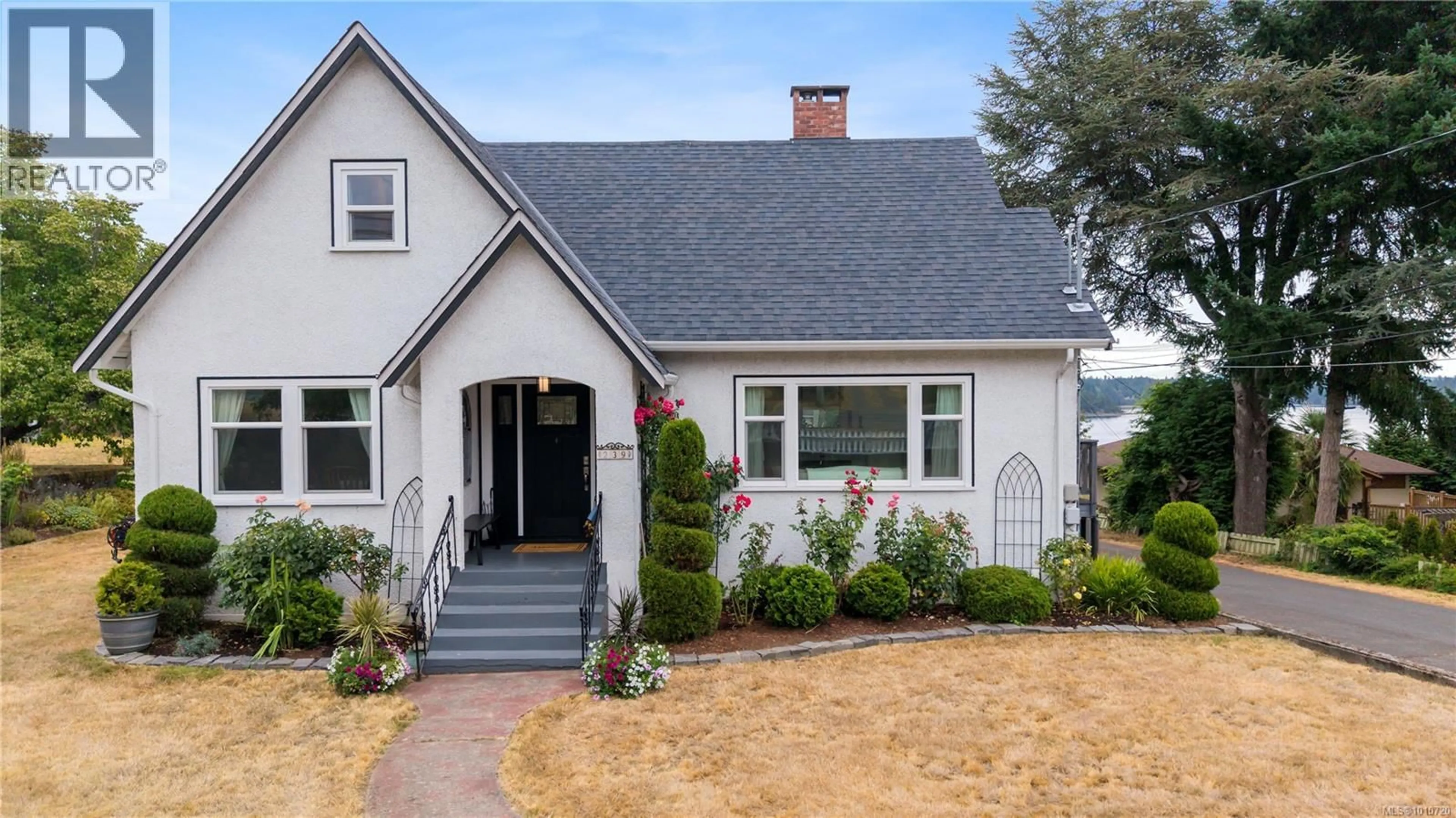 Home with vinyl exterior material, street for 239 BAYVIEW AVENUE, Ladysmith British Columbia V9G1T3