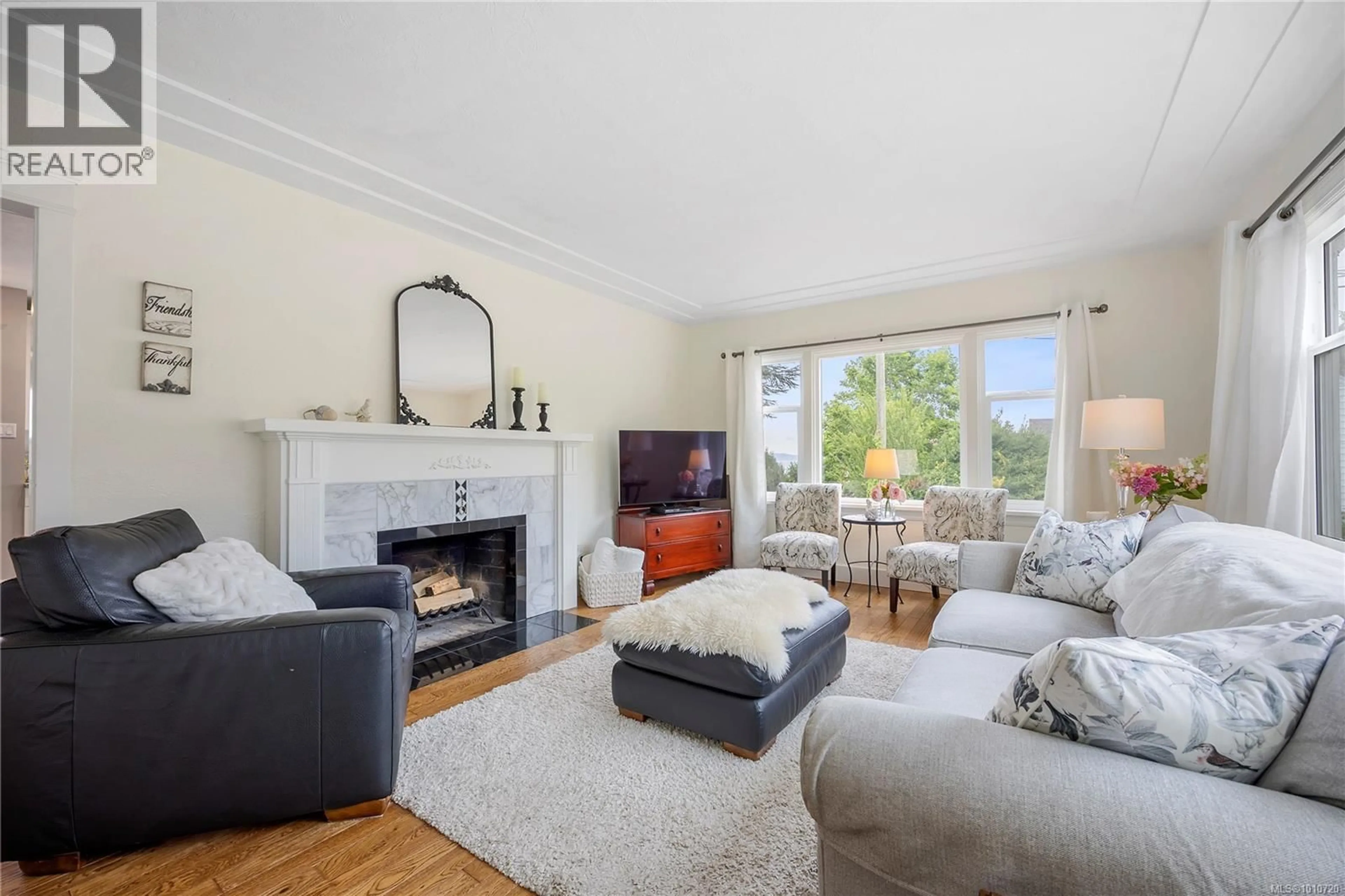 Living room with furniture, unknown for 239 BAYVIEW AVENUE, Ladysmith British Columbia V9G1T3
