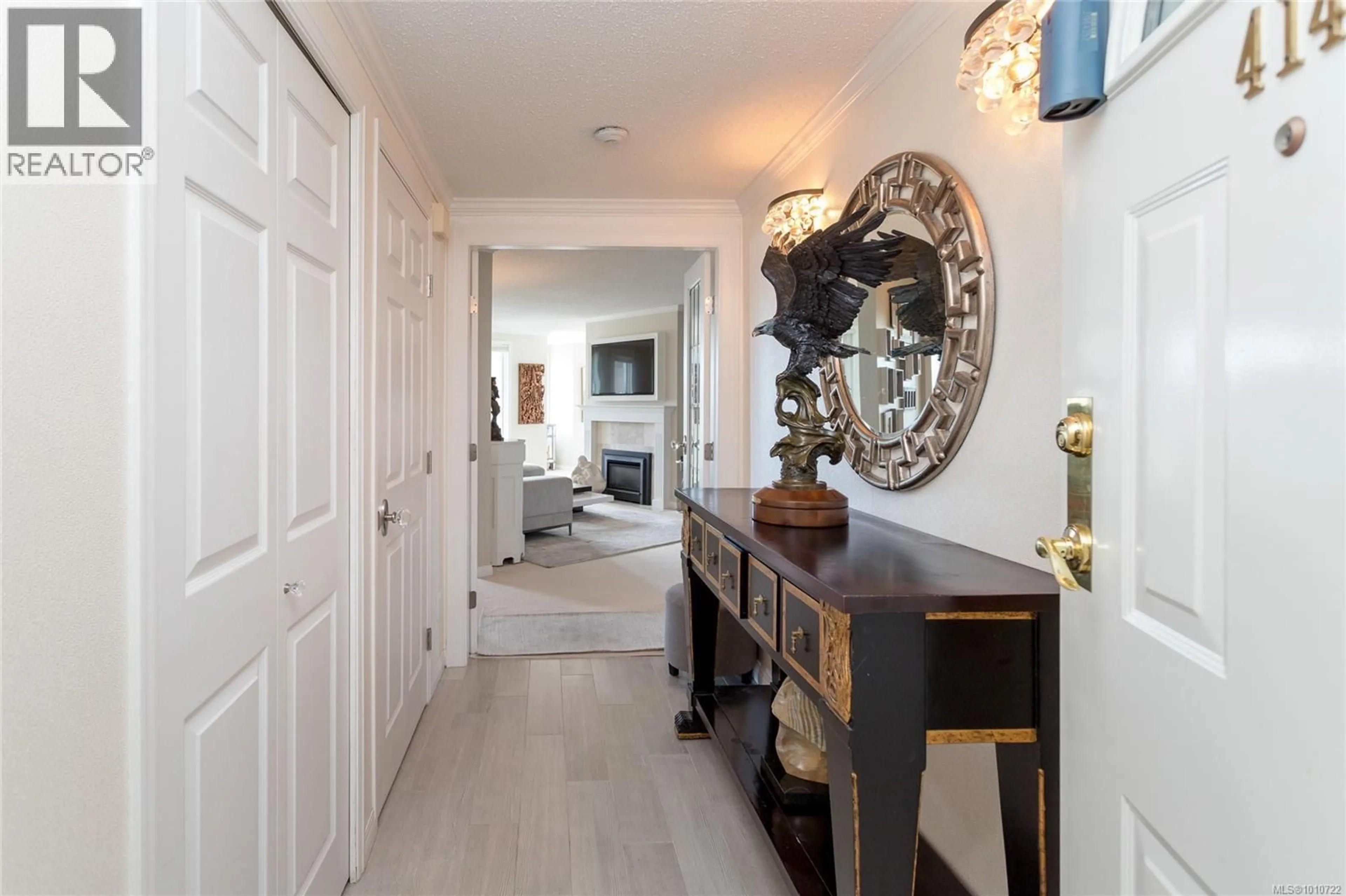 Indoor entryway for 414 - 10 PAUL KANE PLACE, Victoria British Columbia V9A7J8