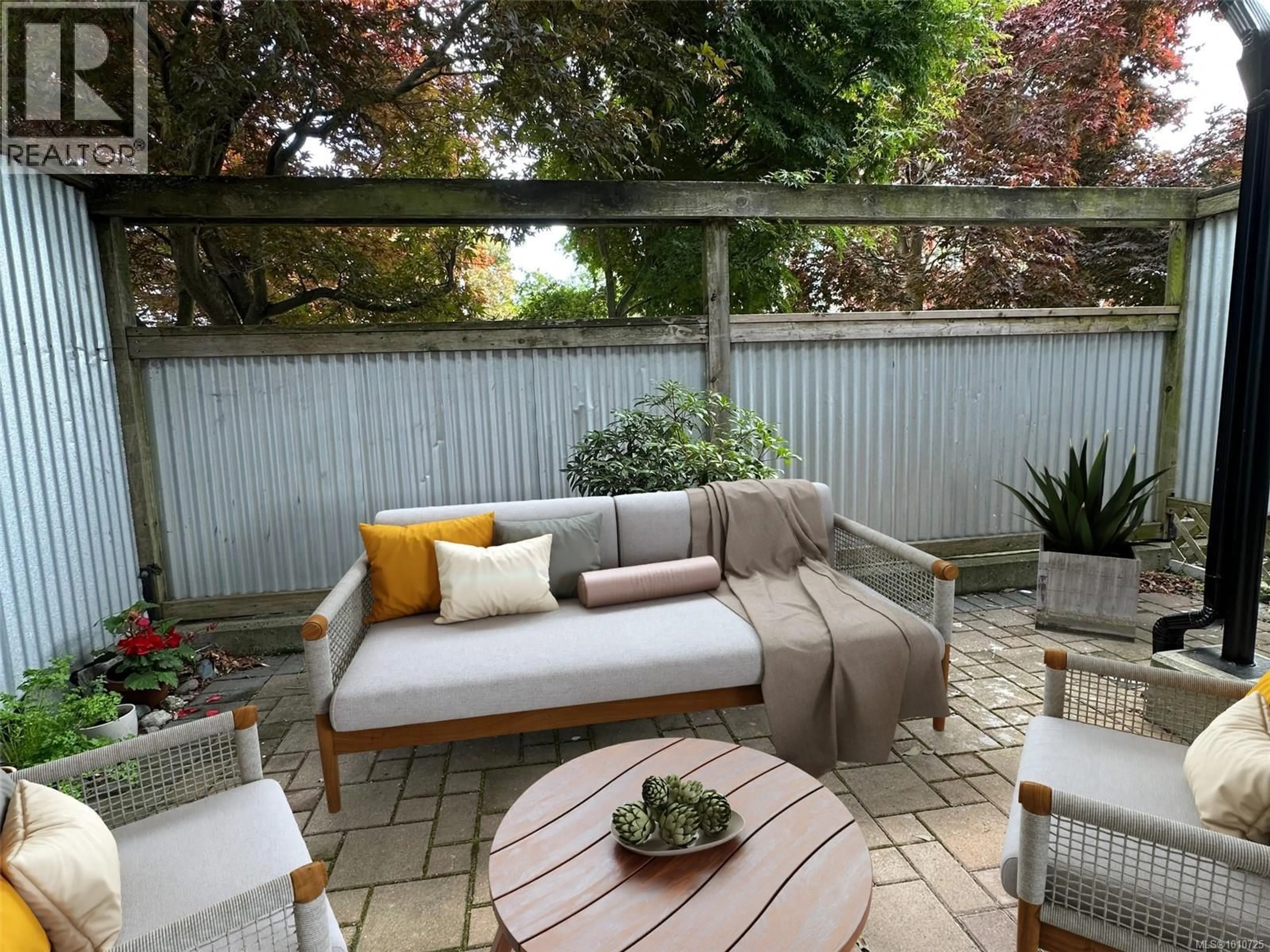 Patio, street for 211 - 400 SITKUM ROAD, Victoria British Columbia V9A7G6