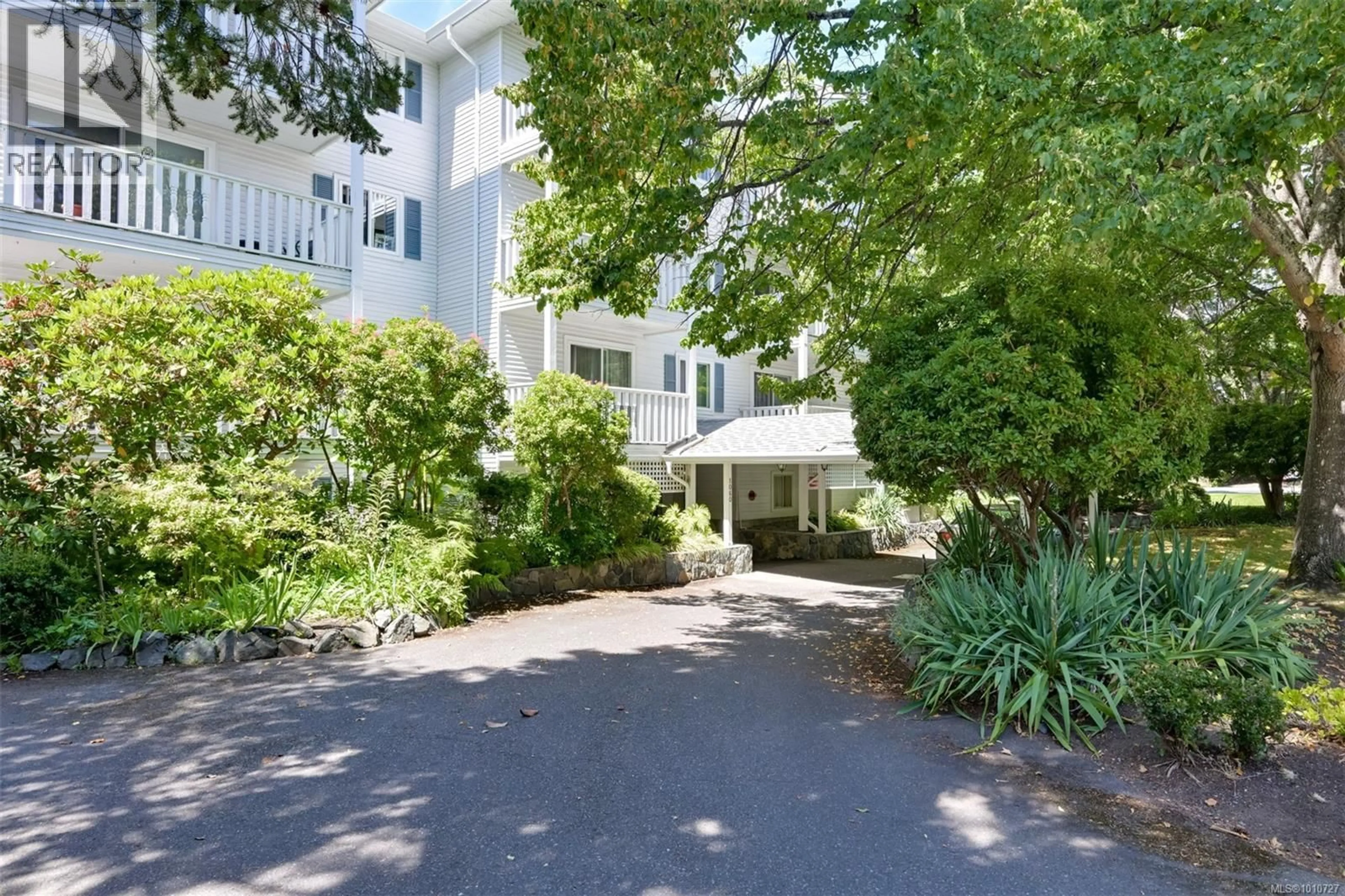 Unknown for 201 - 1060 LINDEN AVENUE, Victoria British Columbia V8V4H2