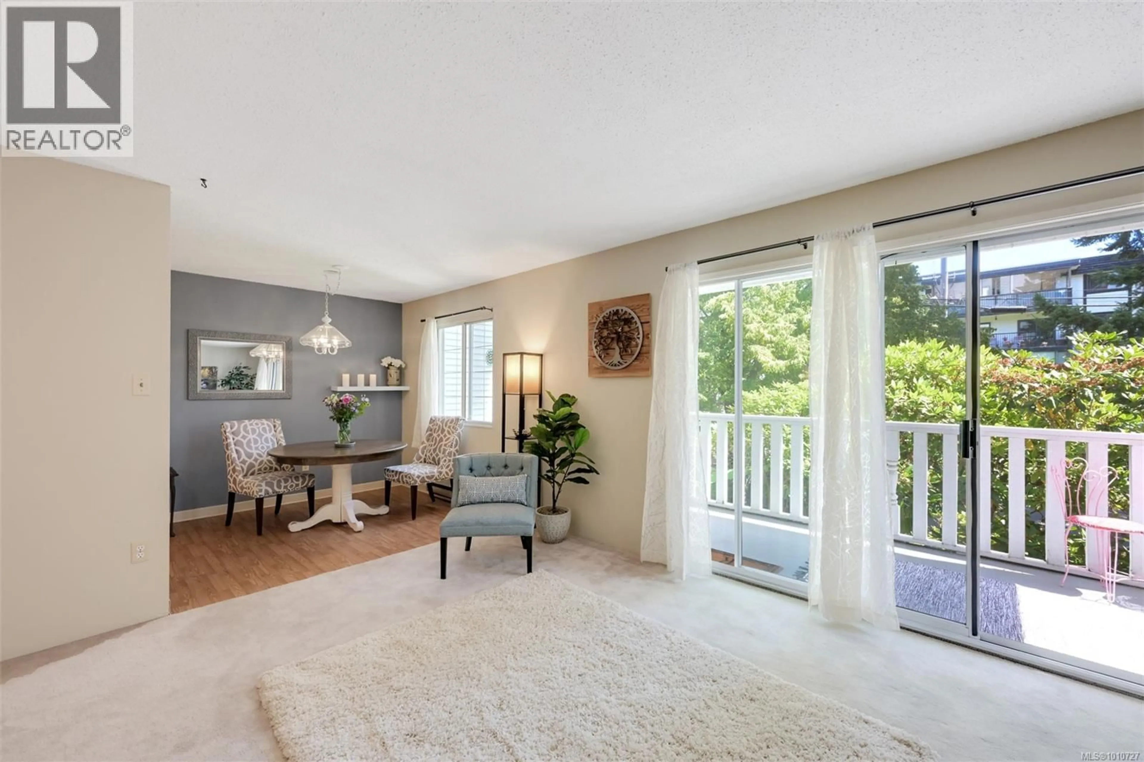 Living room with furniture, unknown for 201 - 1060 LINDEN AVENUE, Victoria British Columbia V8V4H2