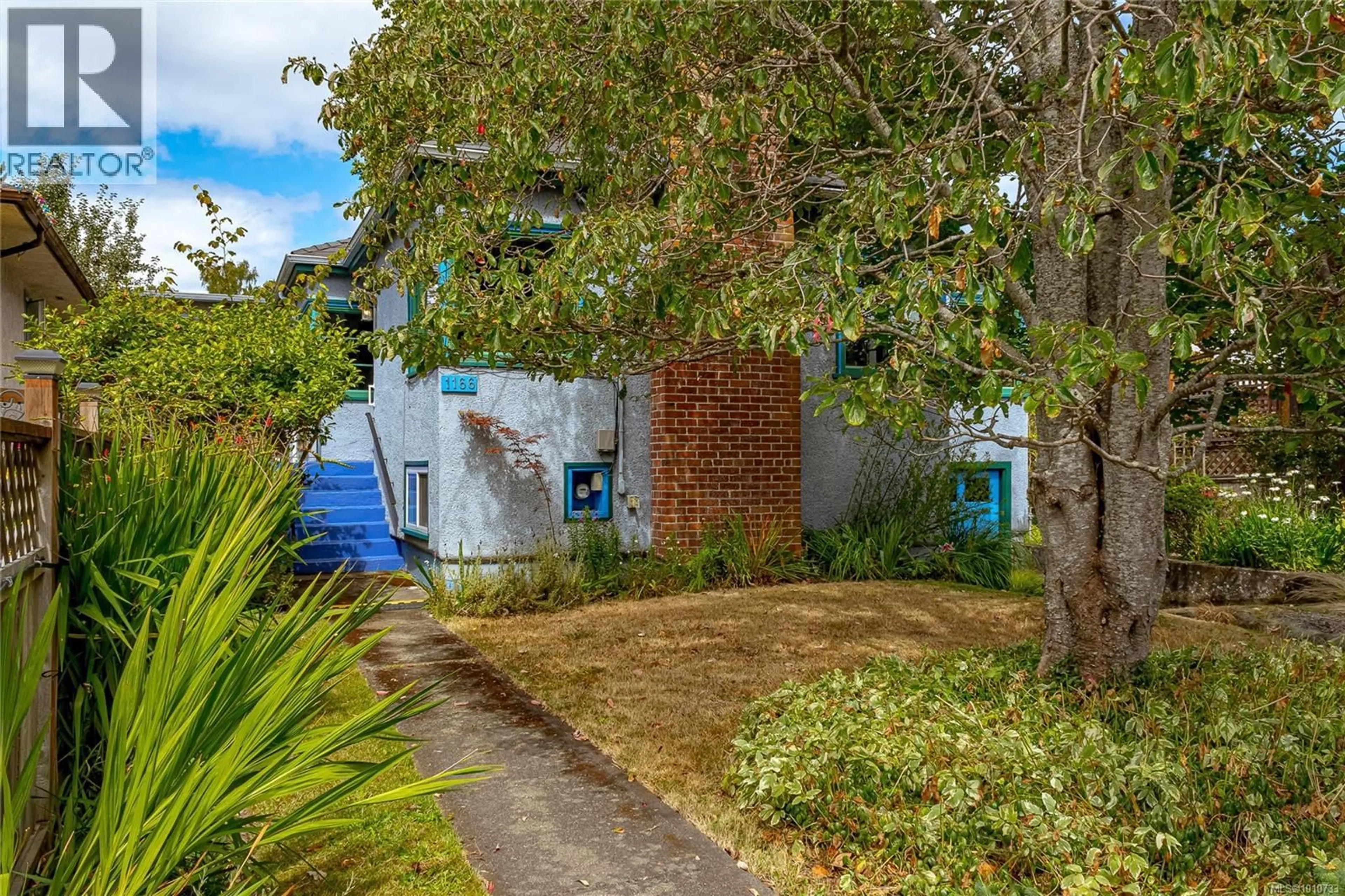 A pic from outside/outdoor area/front of a property/back of a property/a pic from drone, street for 1166 BURDETT AVENUE, Victoria British Columbia V8V3H2