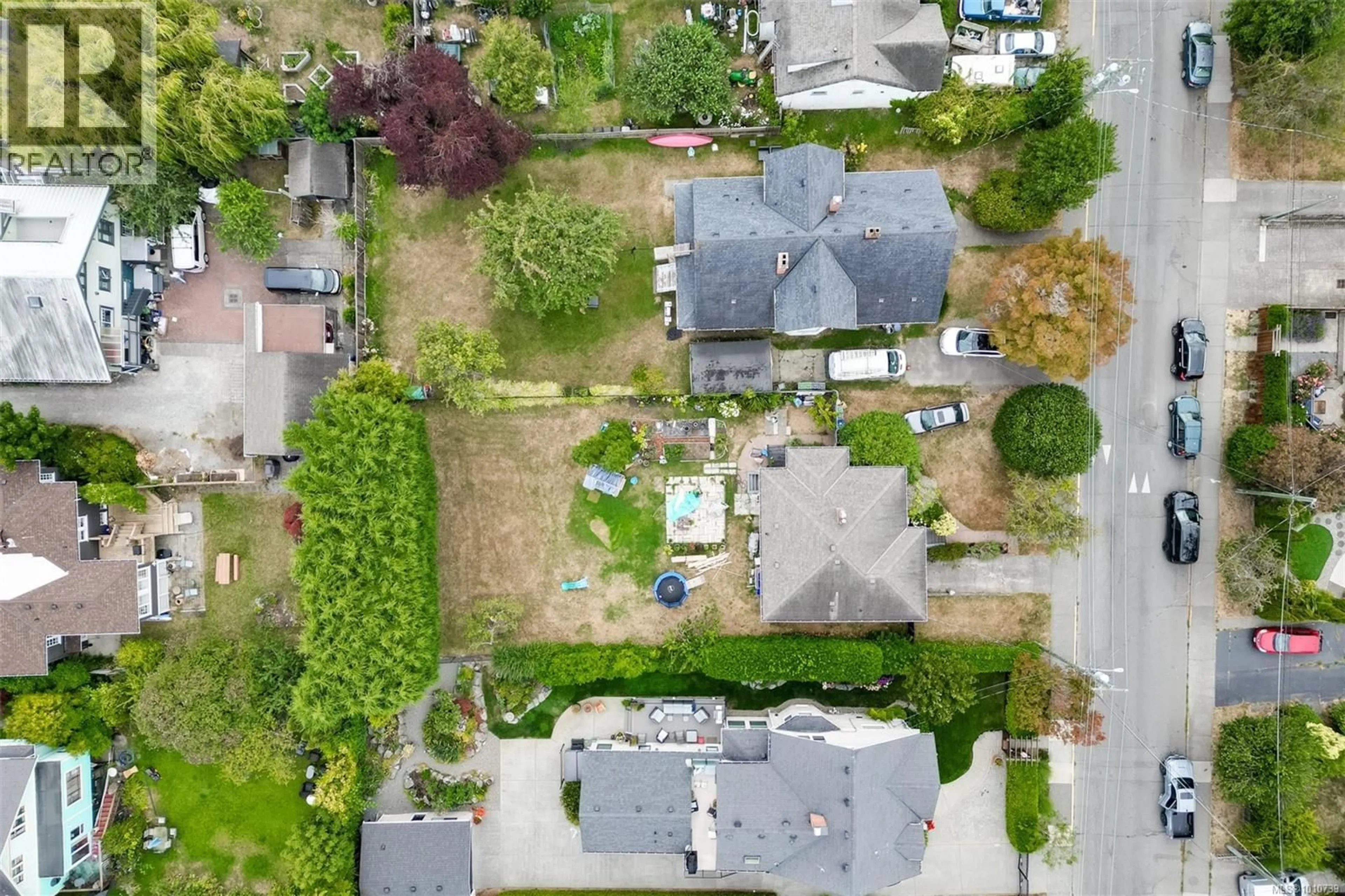 A pic from outside/outdoor area/front of a property/back of a property/a pic from drone, street for 223 GOVERNMENT STREET, Victoria British Columbia V8V2K8