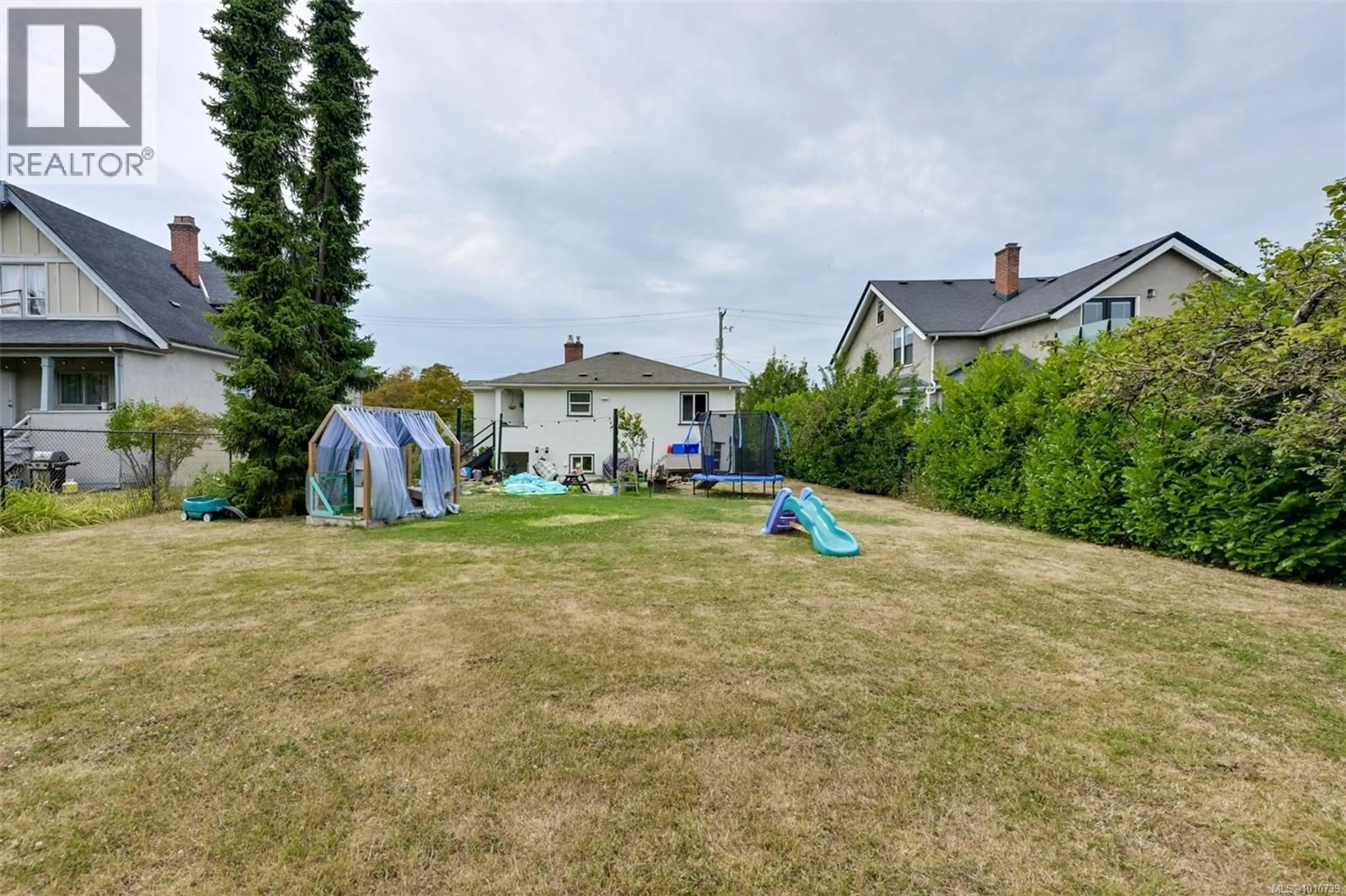 A pic from outside/outdoor area/front of a property/back of a property/a pic from drone, street for 223 GOVERNMENT STREET, Victoria British Columbia V8V2K8