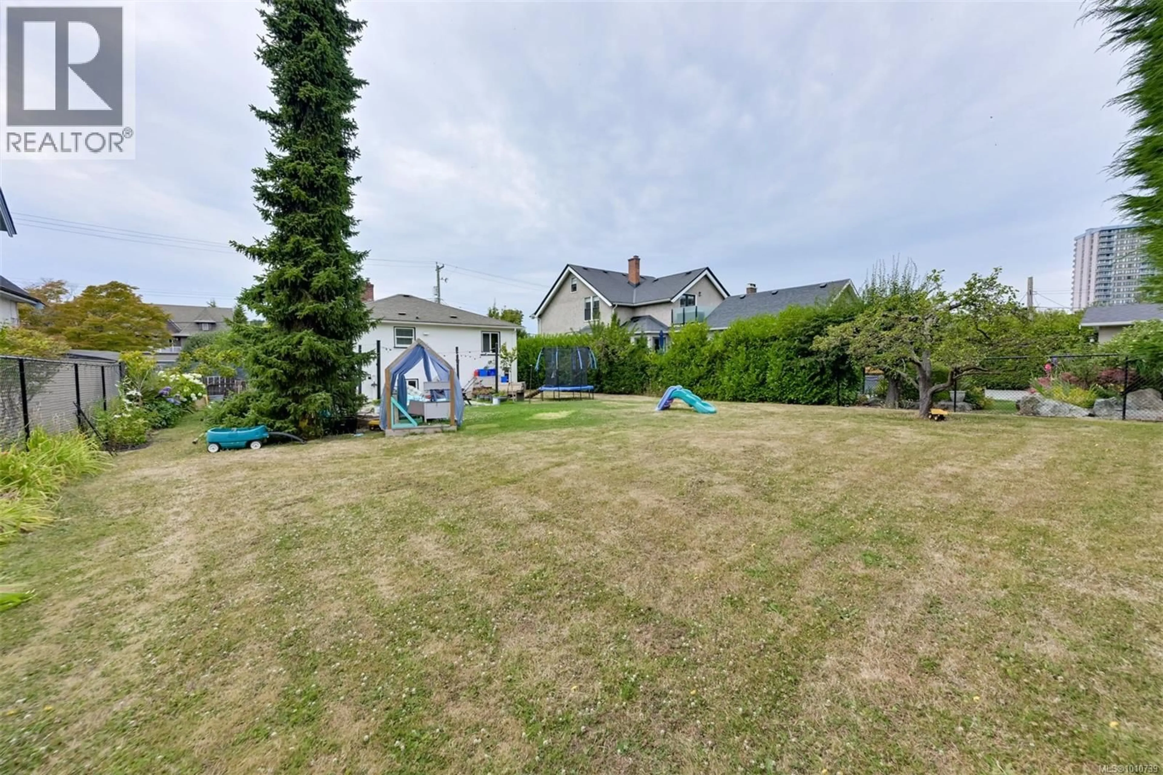 A pic from outside/outdoor area/front of a property/back of a property/a pic from drone, unknown for 223 GOVERNMENT STREET, Victoria British Columbia V8V2K8