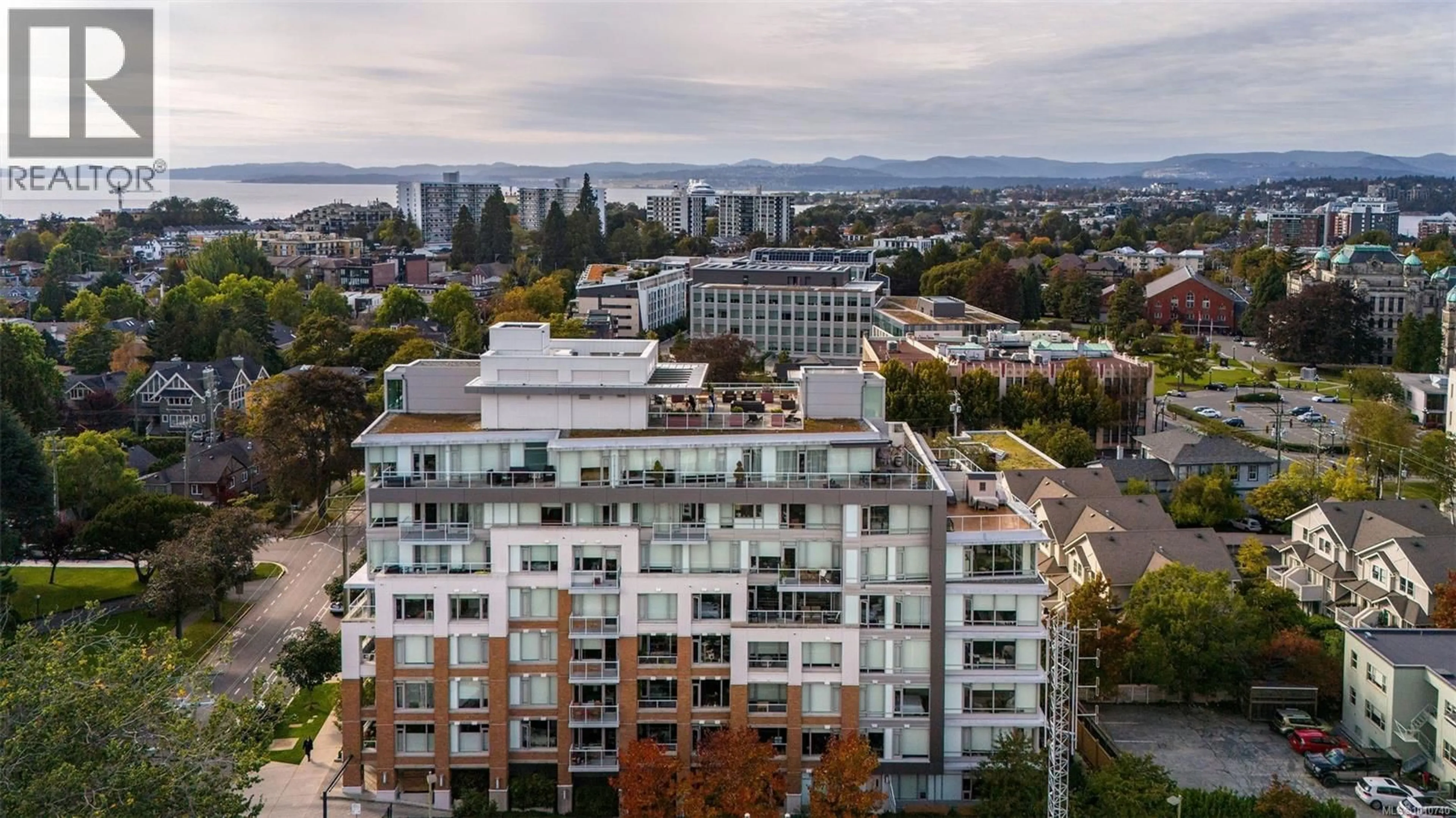 A pic from outside/outdoor area/front of a property/back of a property/a pic from drone, city buildings view from balcony for 604 - 646 MICHIGAN STREET, Victoria British Columbia V8V0B7