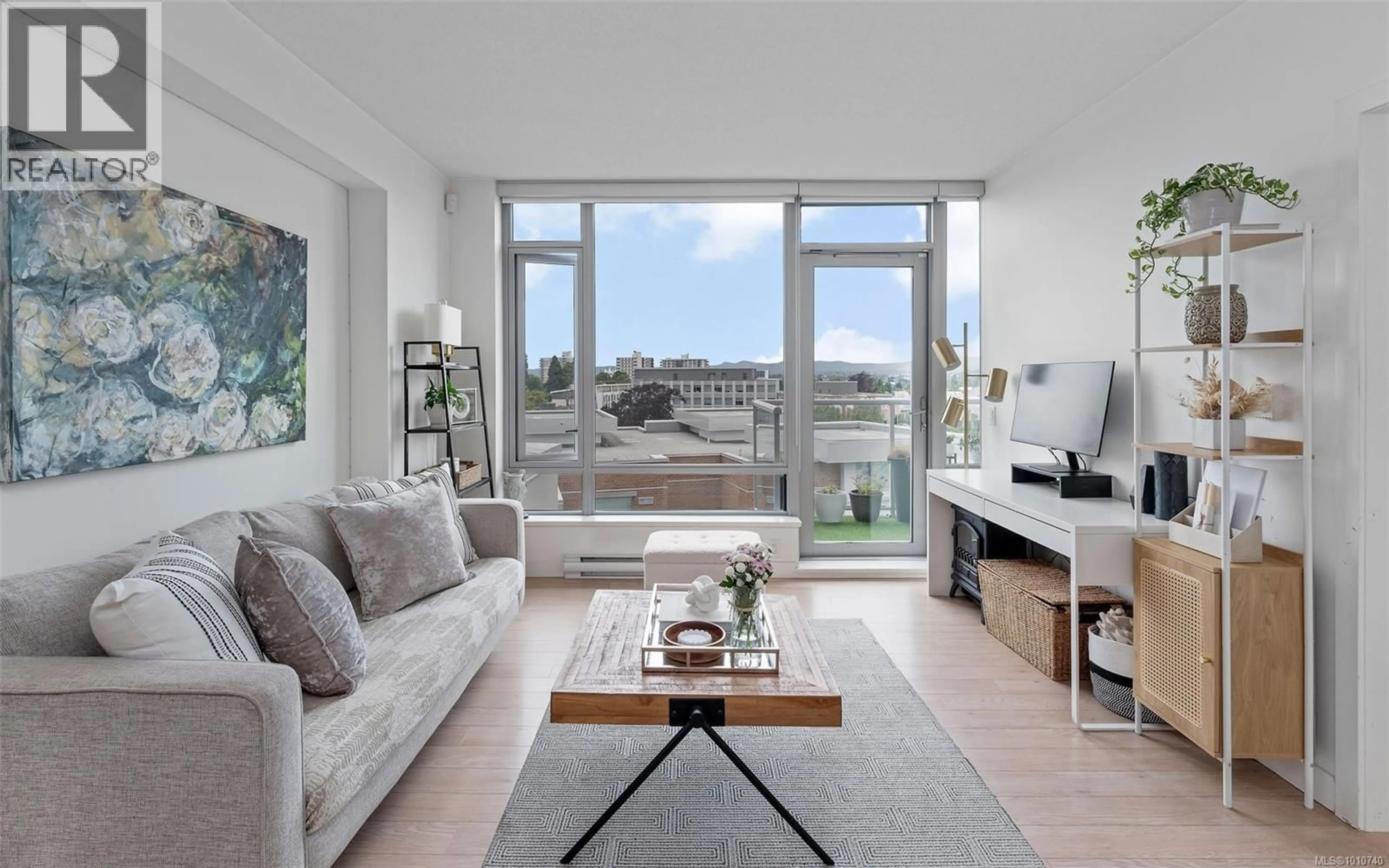 Living room with furniture, unknown for 604 - 646 MICHIGAN STREET, Victoria British Columbia V8V0B7