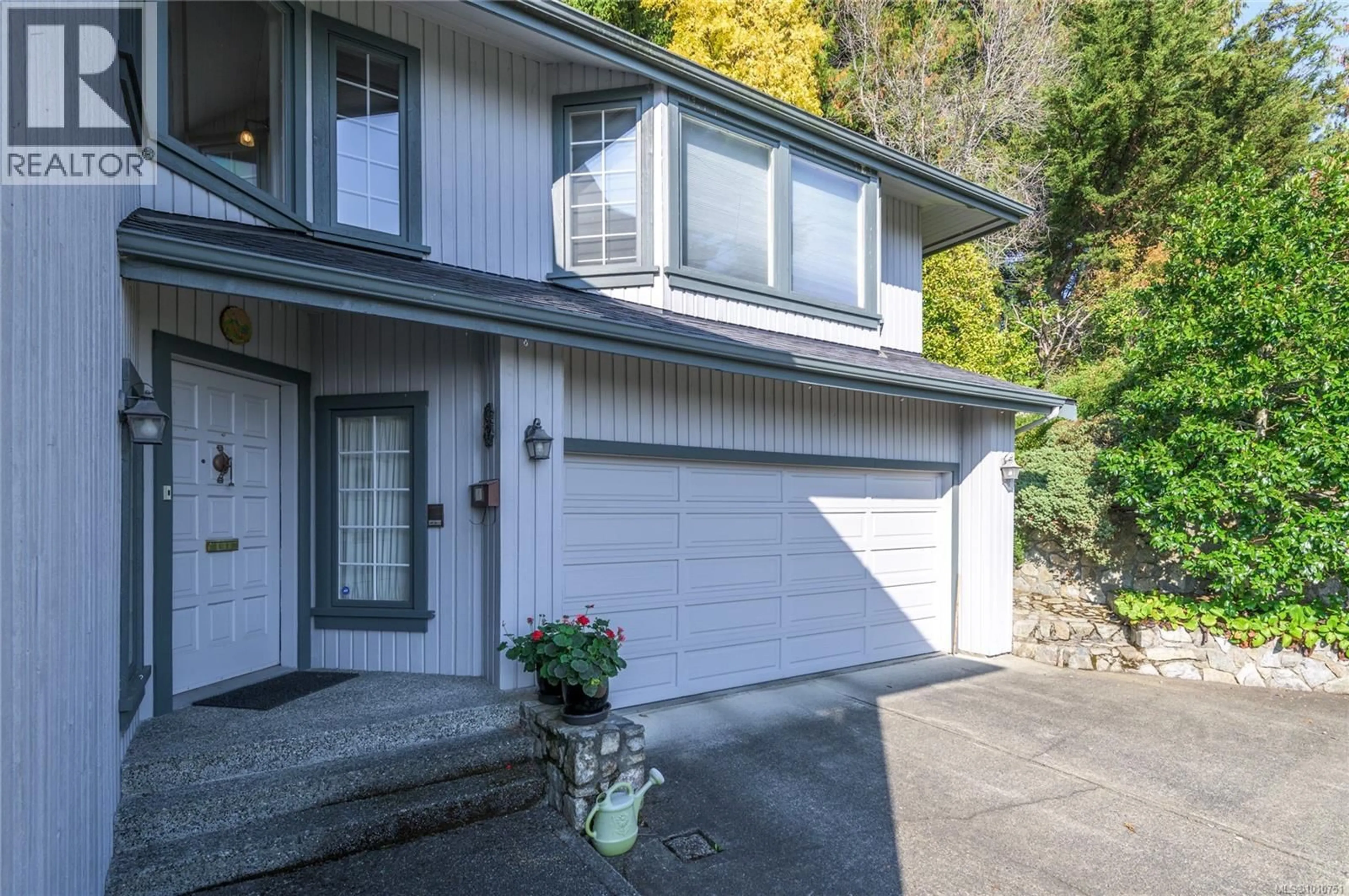 Home with vinyl exterior material, unknown for 8742 PENDER PARK DRIVE, North Saanich British Columbia V8L3Z5