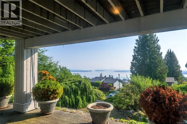 8742 PENDER PARK DRIVE, North Saanich 5