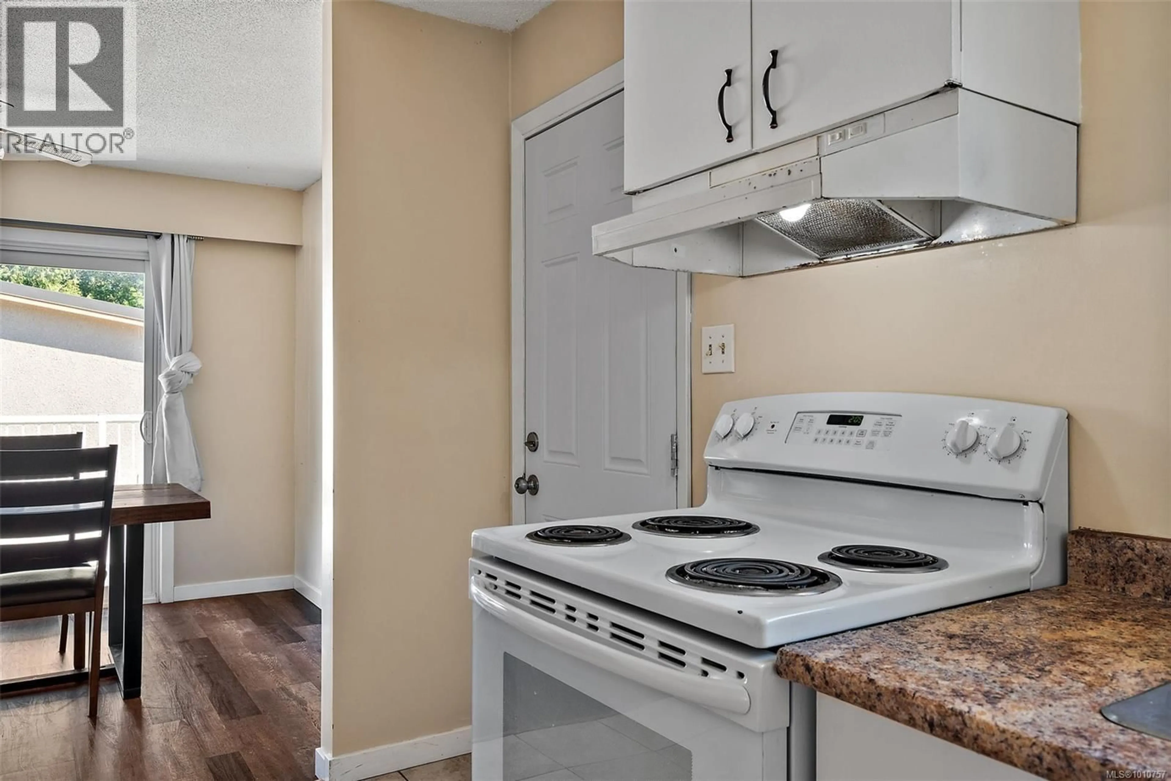 Standard kitchen, unknown for 477 HEWGATE STREET, Nanaimo British Columbia V9R1G8