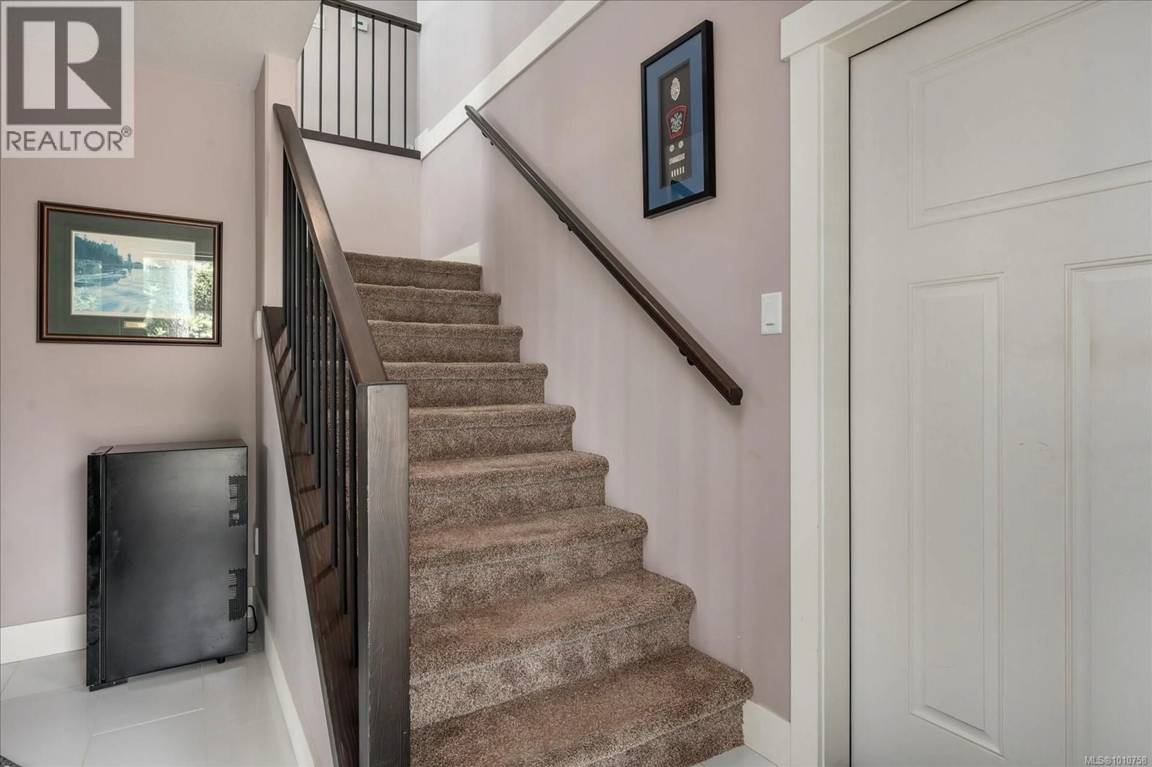 Stairs for 372 CARIBOO DRIVE, Nanaimo British Columbia V9R7E1
