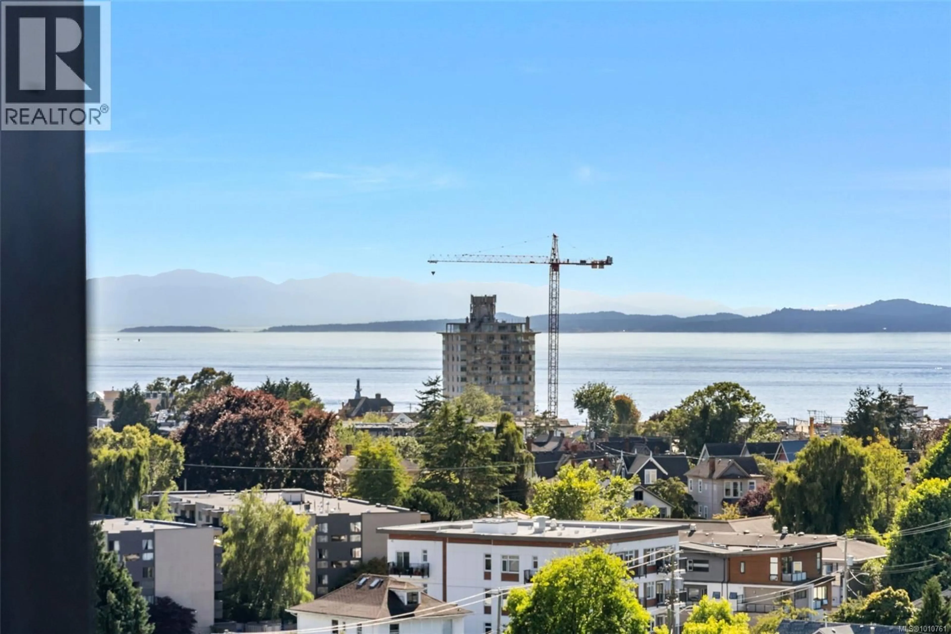 A pic from outside/outdoor area/front of a property/back of a property/a pic from drone, water/lake/river/ocean view for 904 - 647 MICHIGAN STREET, Victoria British Columbia V8V1S9