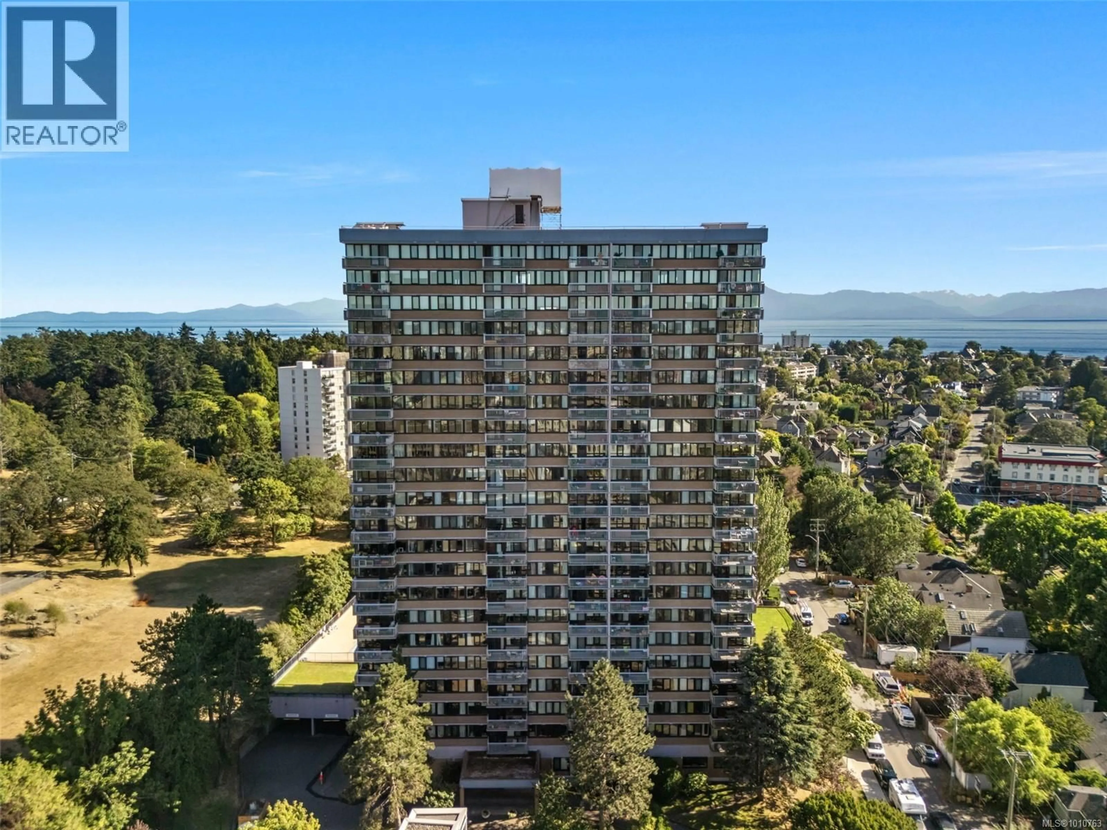 A pic from outside/outdoor area/front of a property/back of a property/a pic from drone, city buildings view from balcony for 1101 - 647 MICHIGAN STREET, Victoria British Columbia V8V1S9