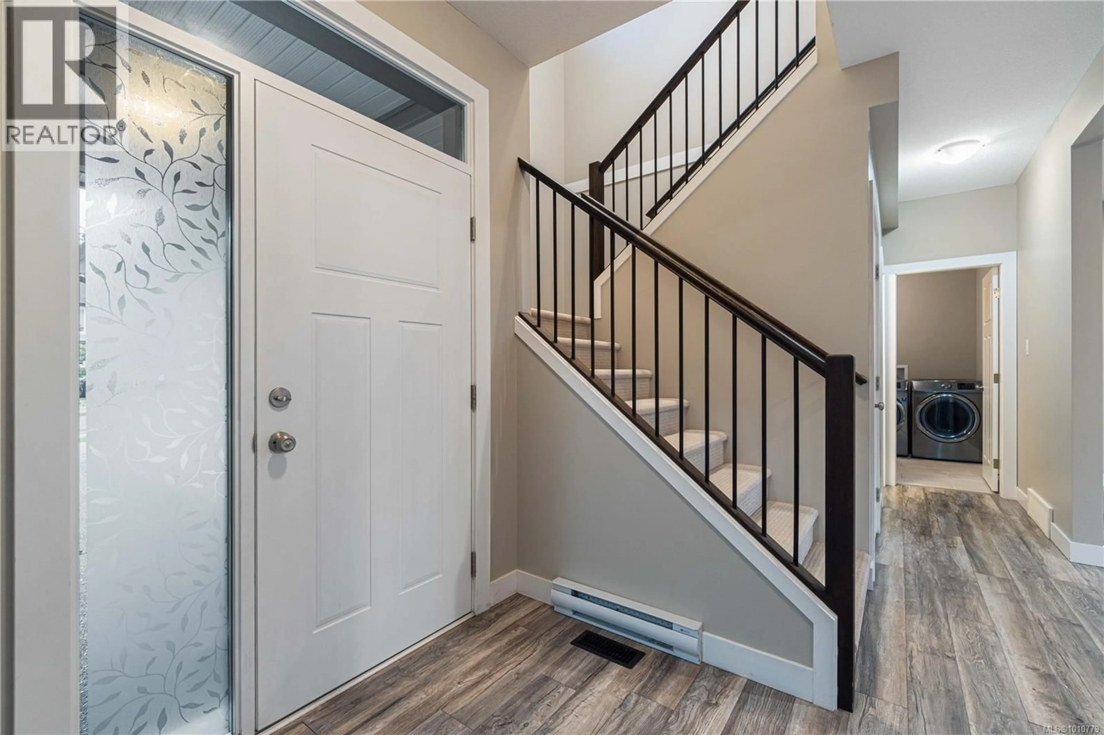 Indoor entryway for 3700 REYNOLDS ROAD, Nanaimo British Columbia V9T0J4