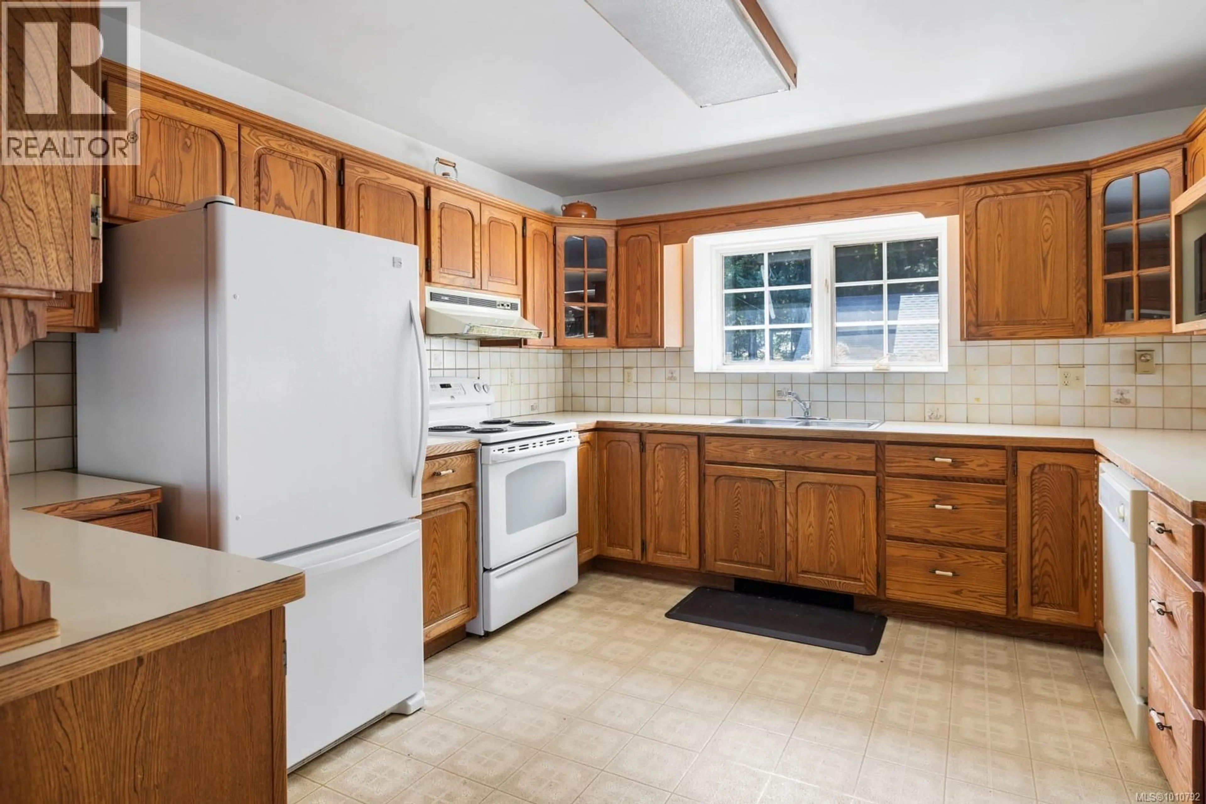 Standard kitchen, ceramic/tile floor for 6460 MCKENZIE DRIVE, Duncan British Columbia V9L5R9