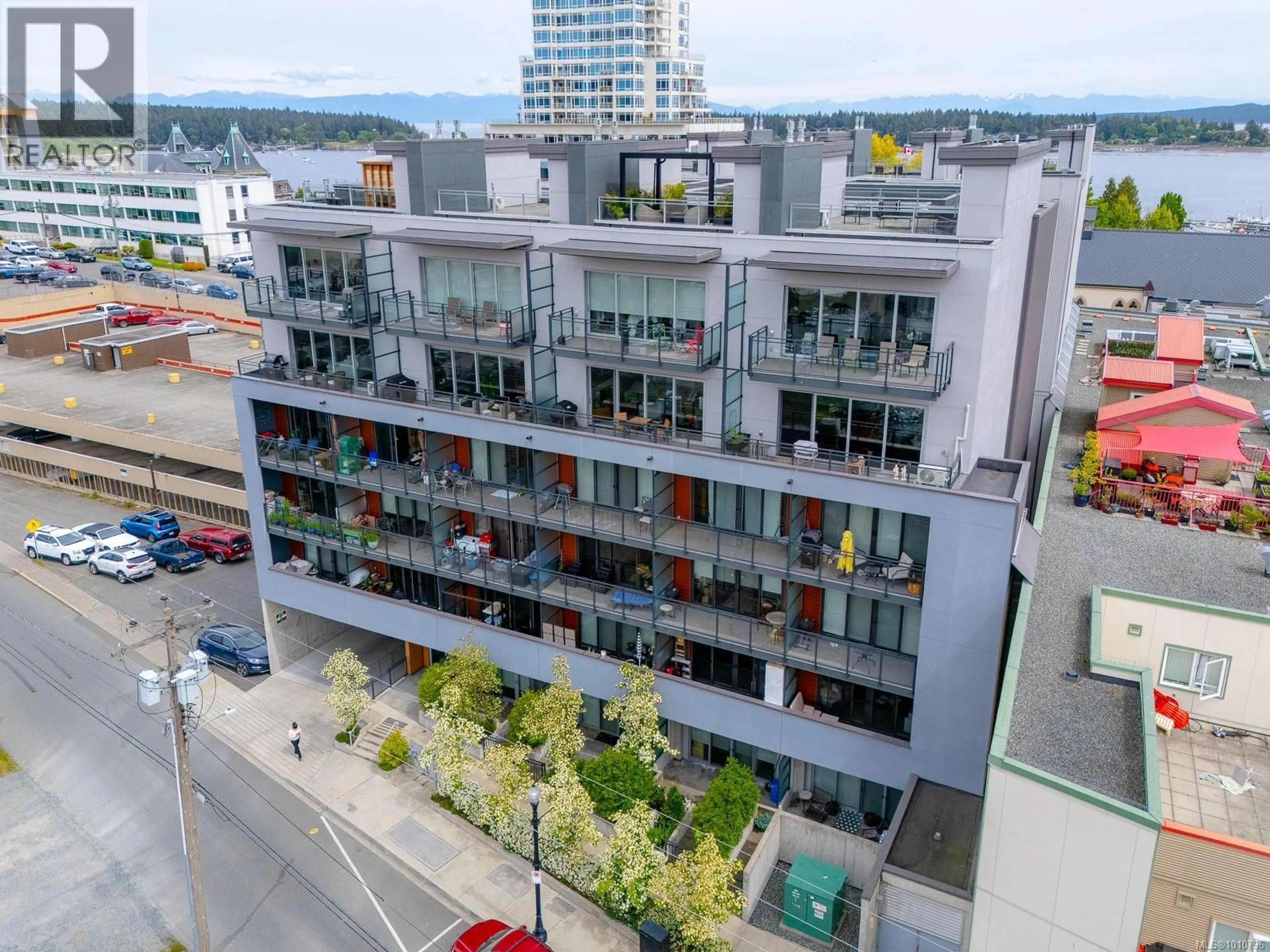 A pic from outside/outdoor area/front of a property/back of a property/a pic from drone, city buildings view from balcony for 208 - 91 CHAPEL STREET, Nanaimo British Columbia V9R0J3