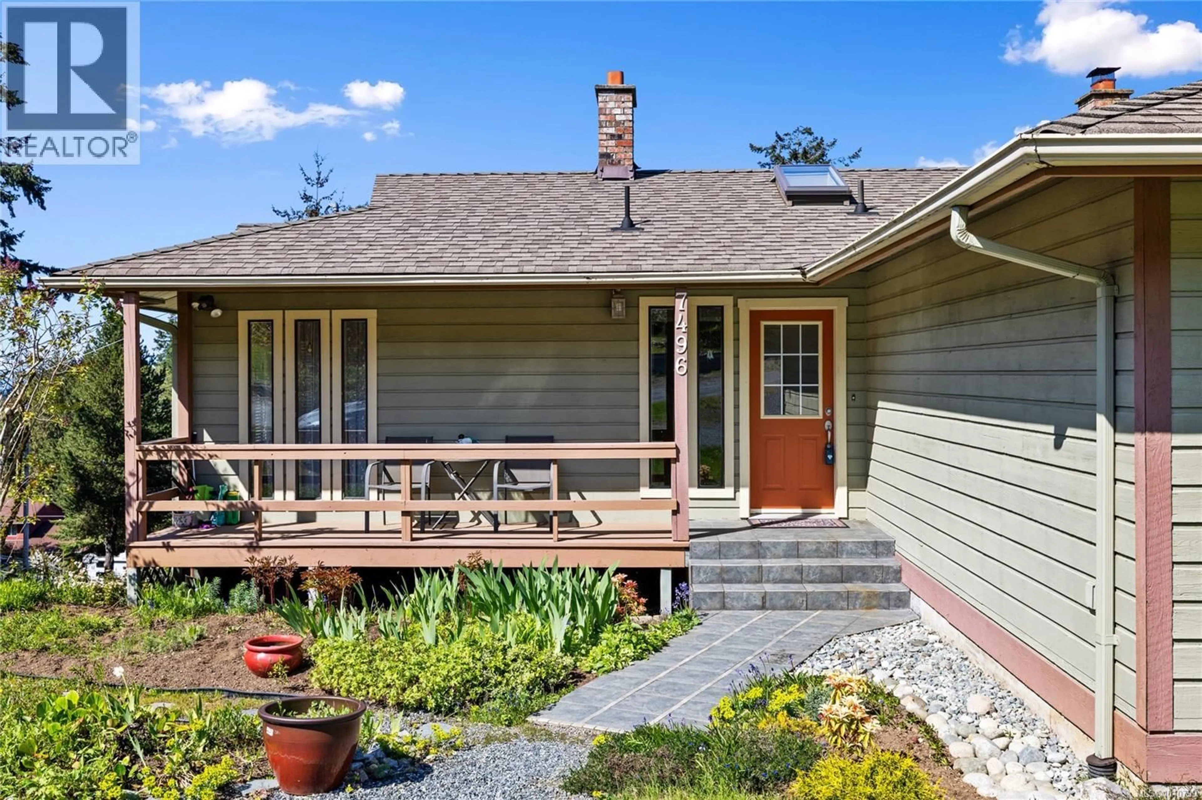 Home with vinyl exterior material, street for 7496 CLARK CRESCENT, Lantzville British Columbia V0R2H0