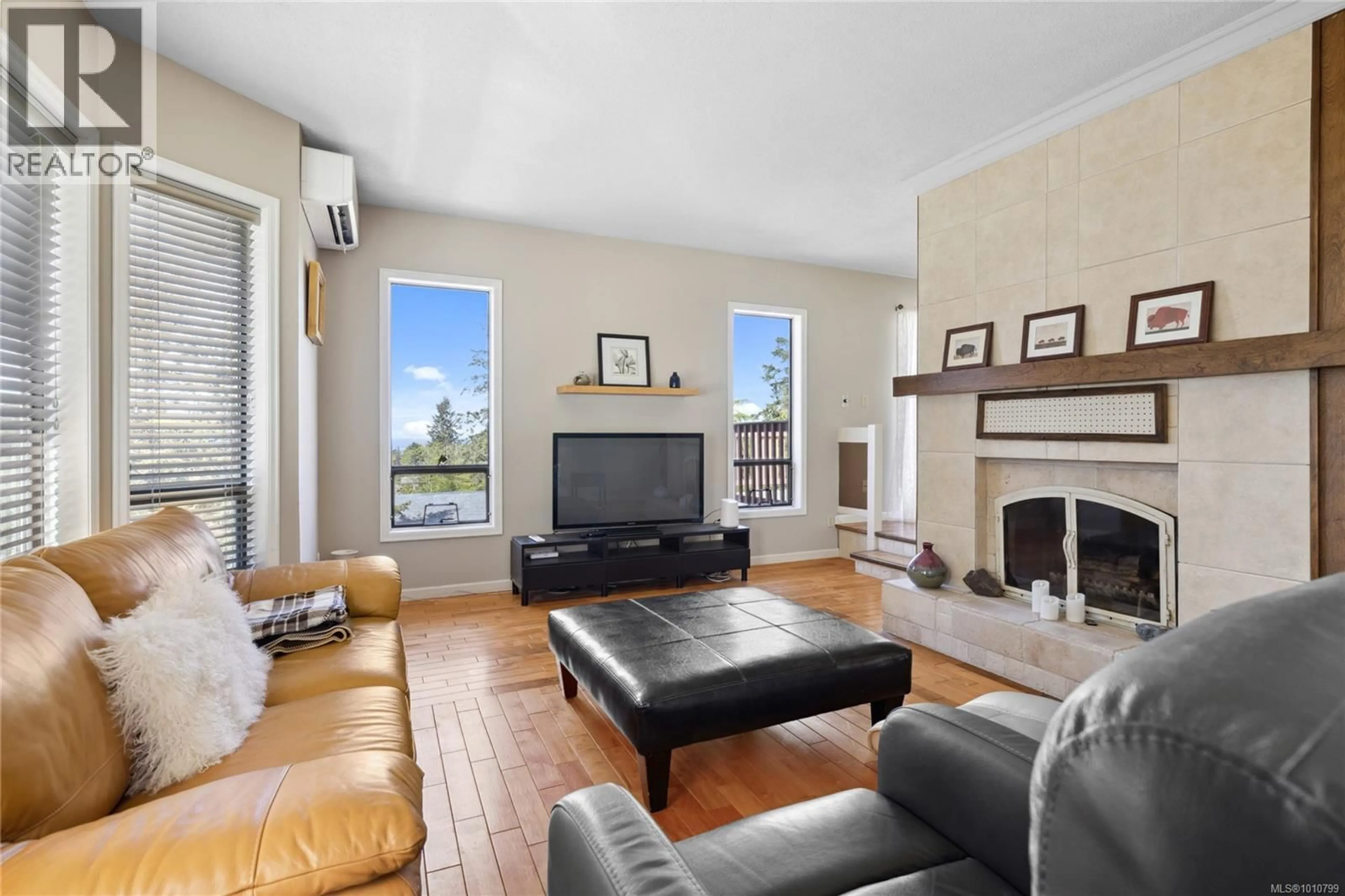 Living room with furniture, unknown for 7496 CLARK CRESCENT, Lantzville British Columbia V0R2H0