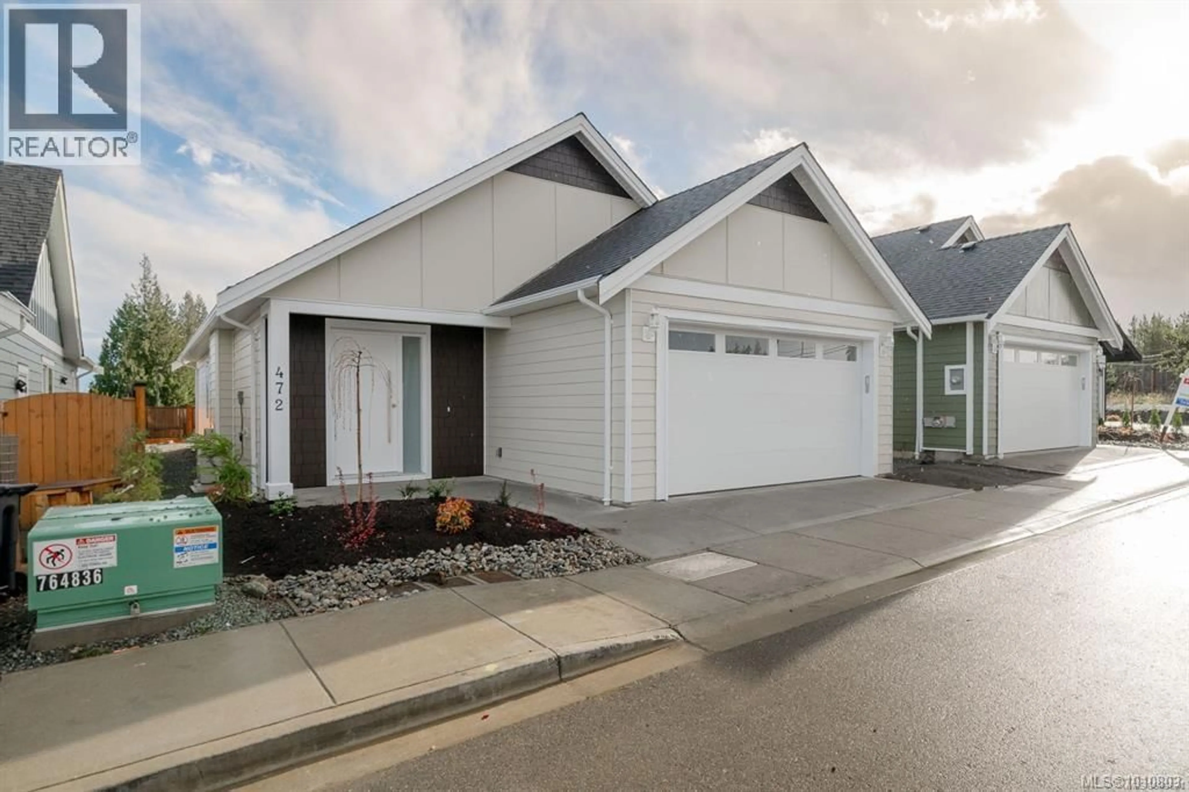 Home with vinyl exterior material, street for 472 HAMPSTEAD STREET, Parksville British Columbia V9P0G5