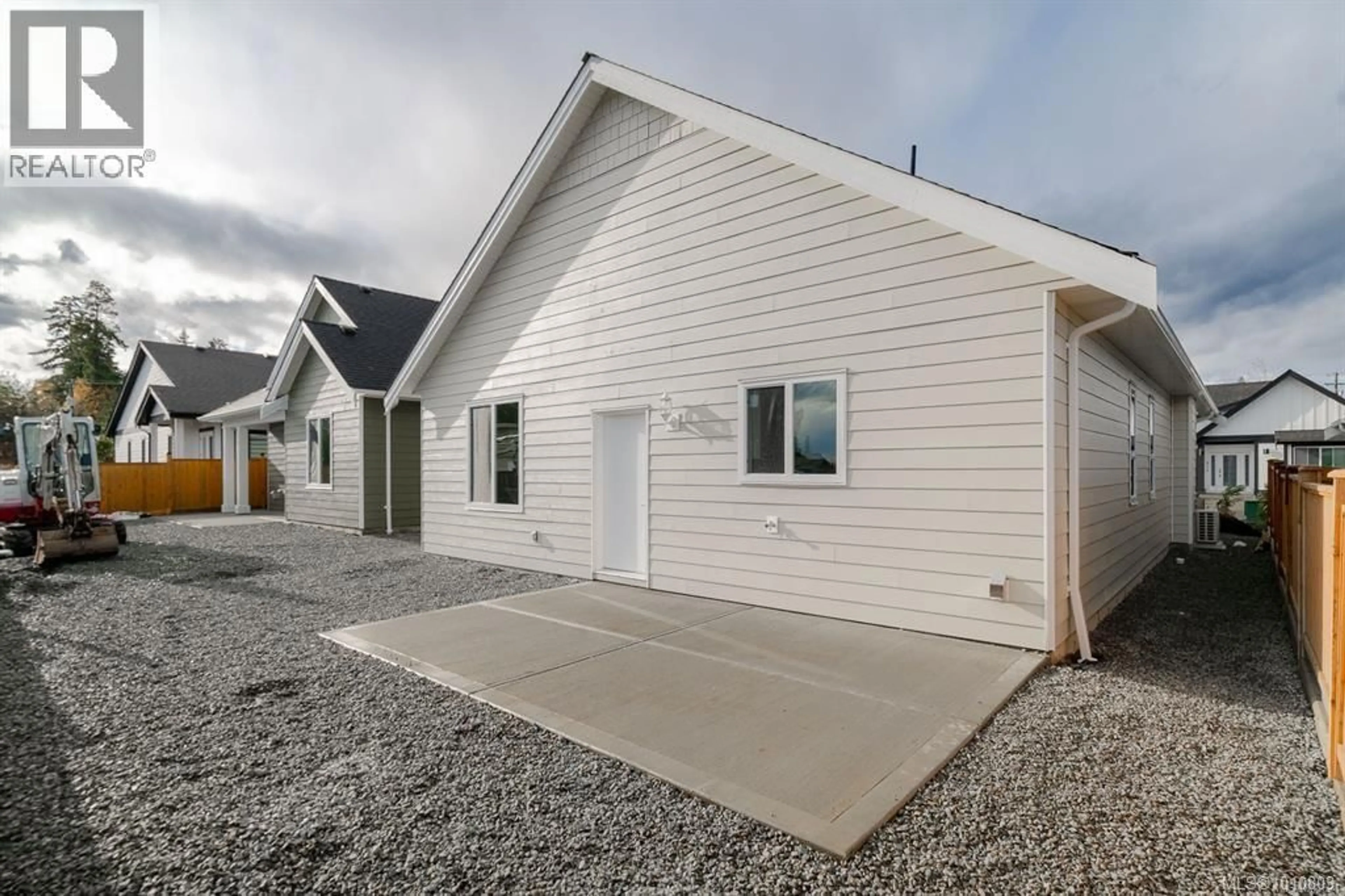 Home with vinyl exterior material, street for 472 HAMPSTEAD STREET, Parksville British Columbia V9P0G5