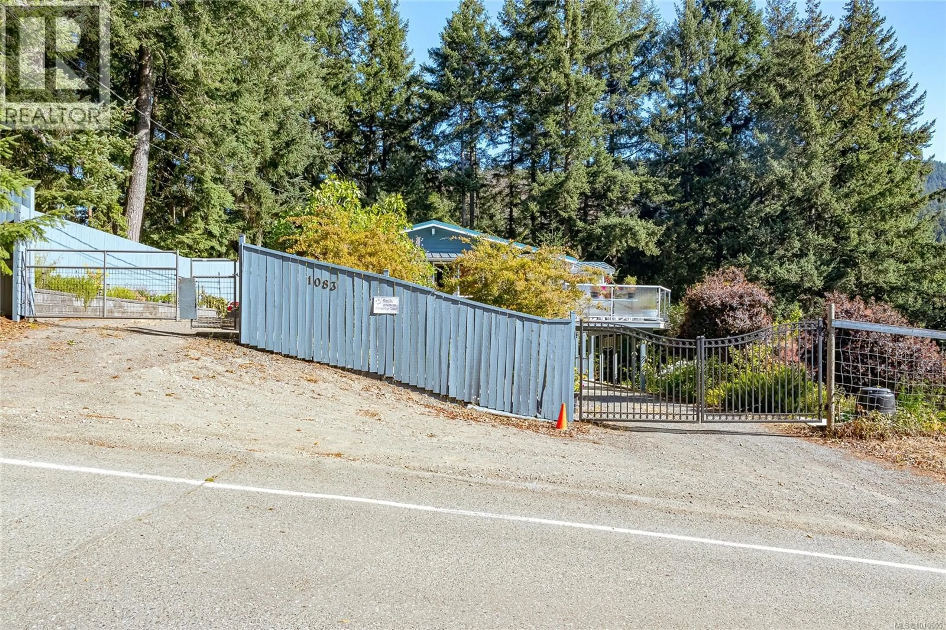 A pic from outside/outdoor area/front of a property/back of a property/a pic from drone, unknown for 1083 MANLEY STREET, Duncan British Columbia V9L5X2