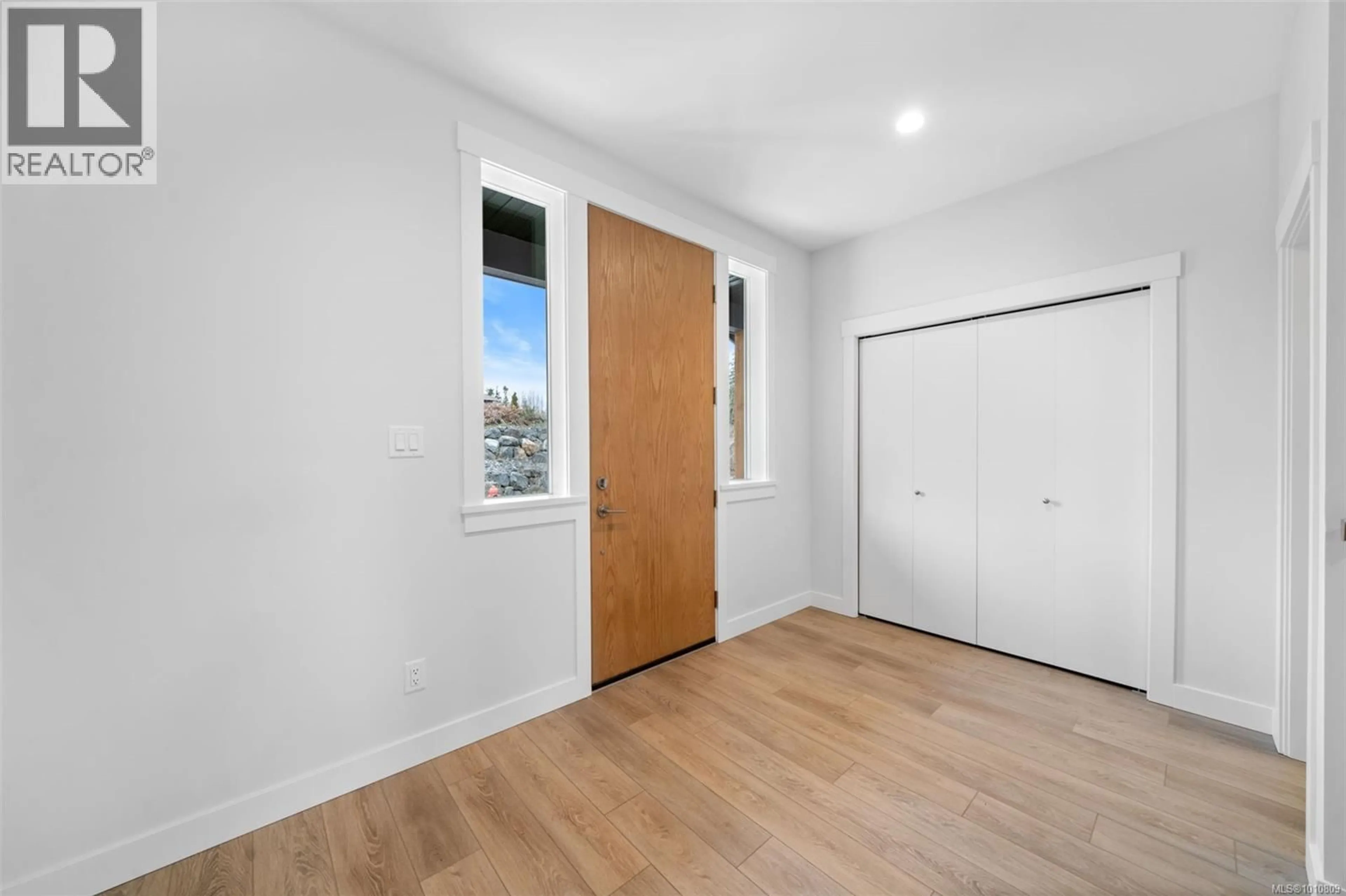 Indoor entryway for 6439 HOPKINS COURT, Sooke British Columbia V9Z1P6