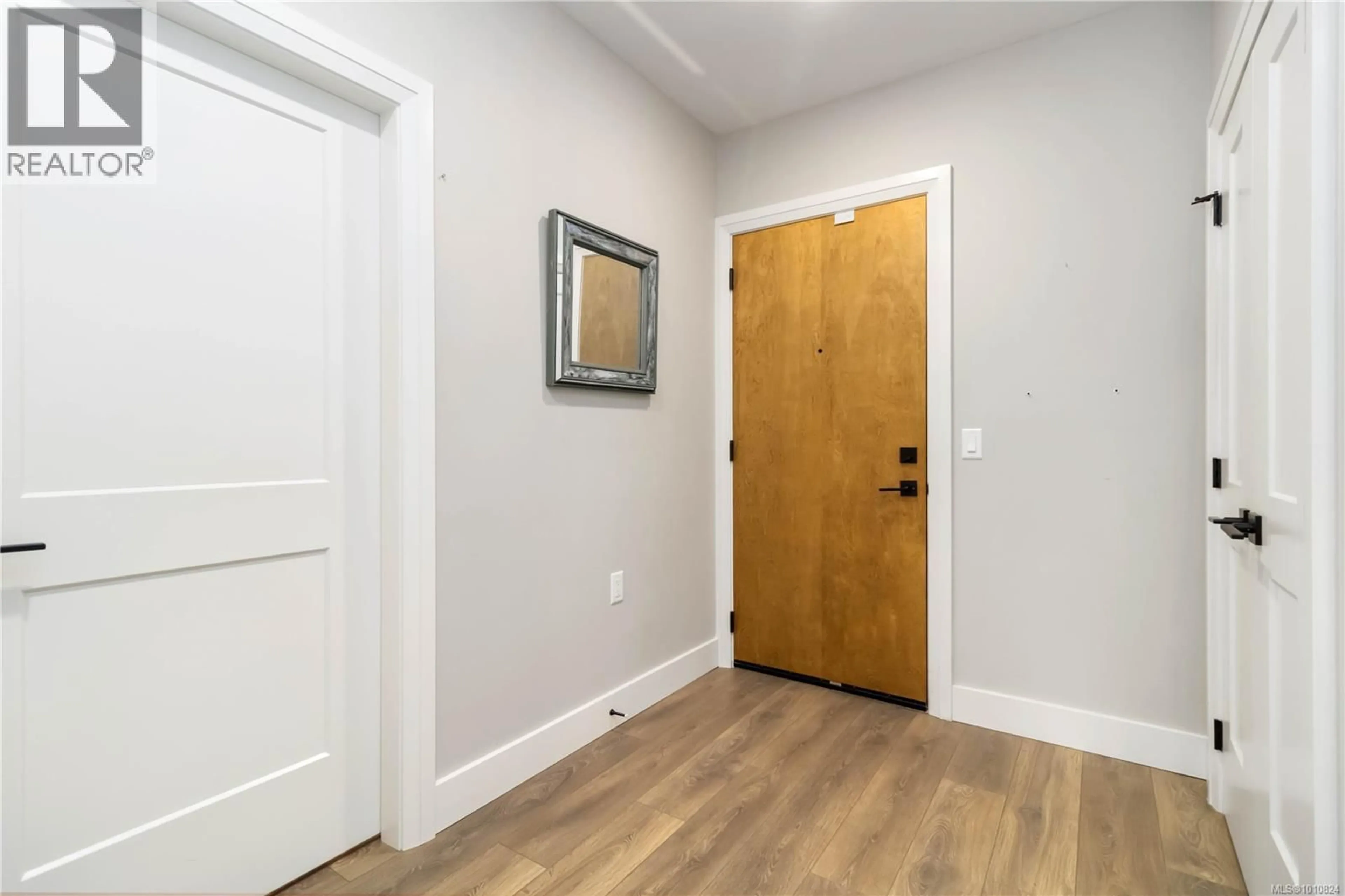 Indoor entryway for 204 - 741 TRAVINO LANE, Saanich British Columbia V8Z0G3