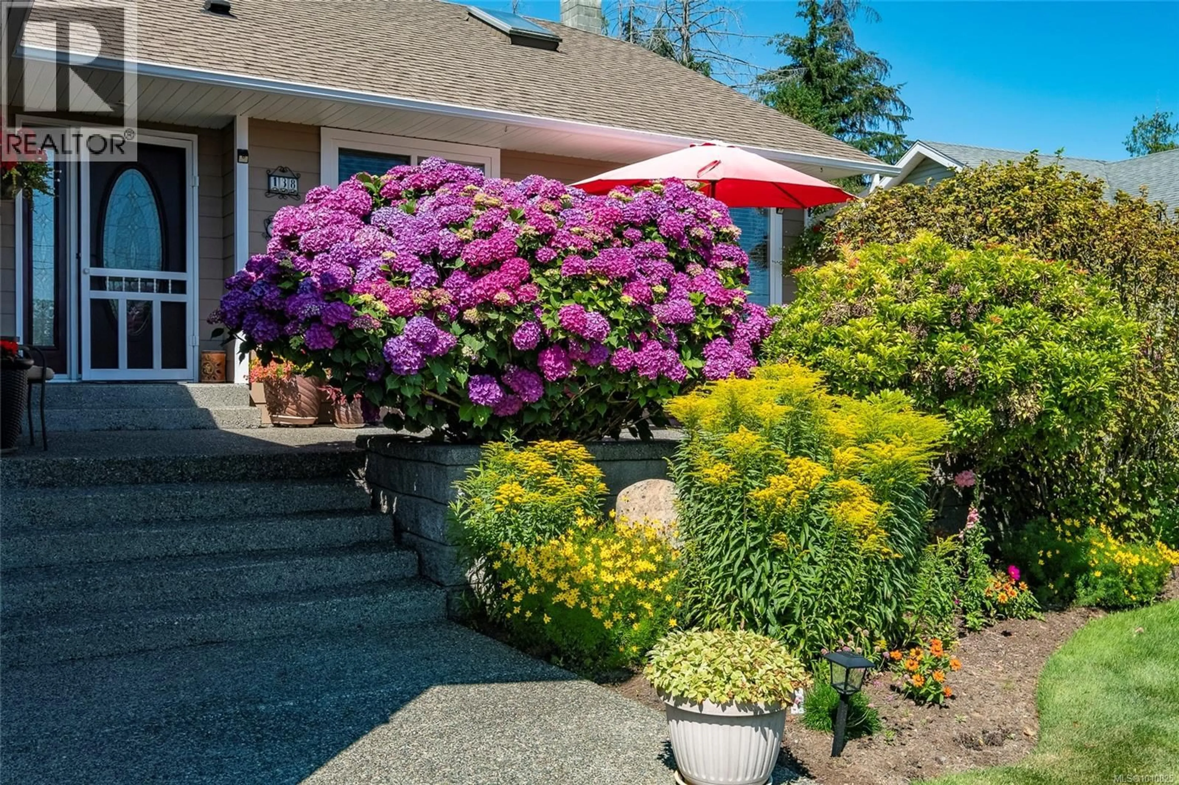 Patio, street for 138 BAYRIDGE PLACE, Bowser British Columbia V0R1G0