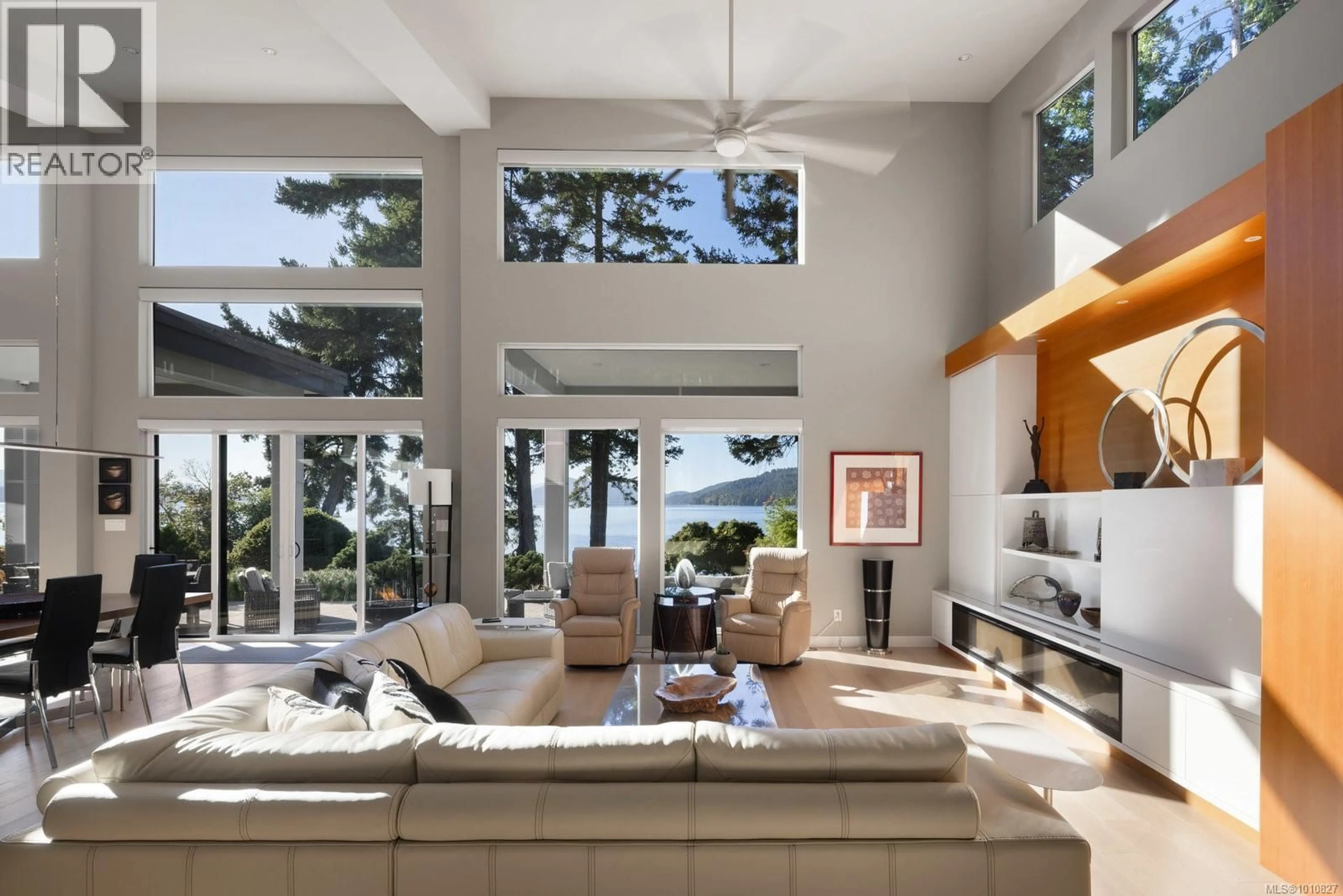 Living room with furniture, unknown for 568 LANDS END ROAD, North Saanich British Columbia V8L5K9