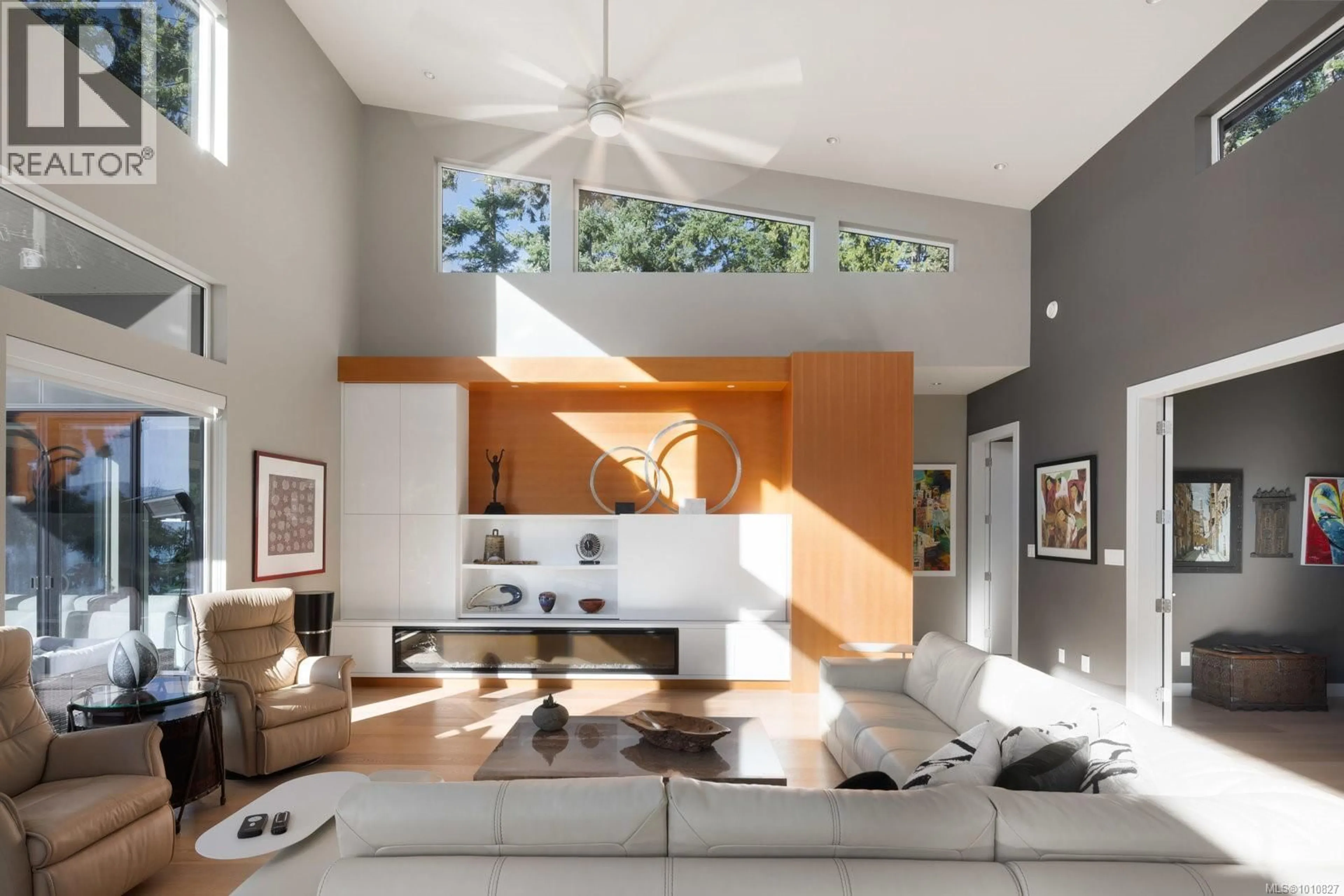 Living room with furniture, unknown for 568 LANDS END ROAD, North Saanich British Columbia V8L5K9