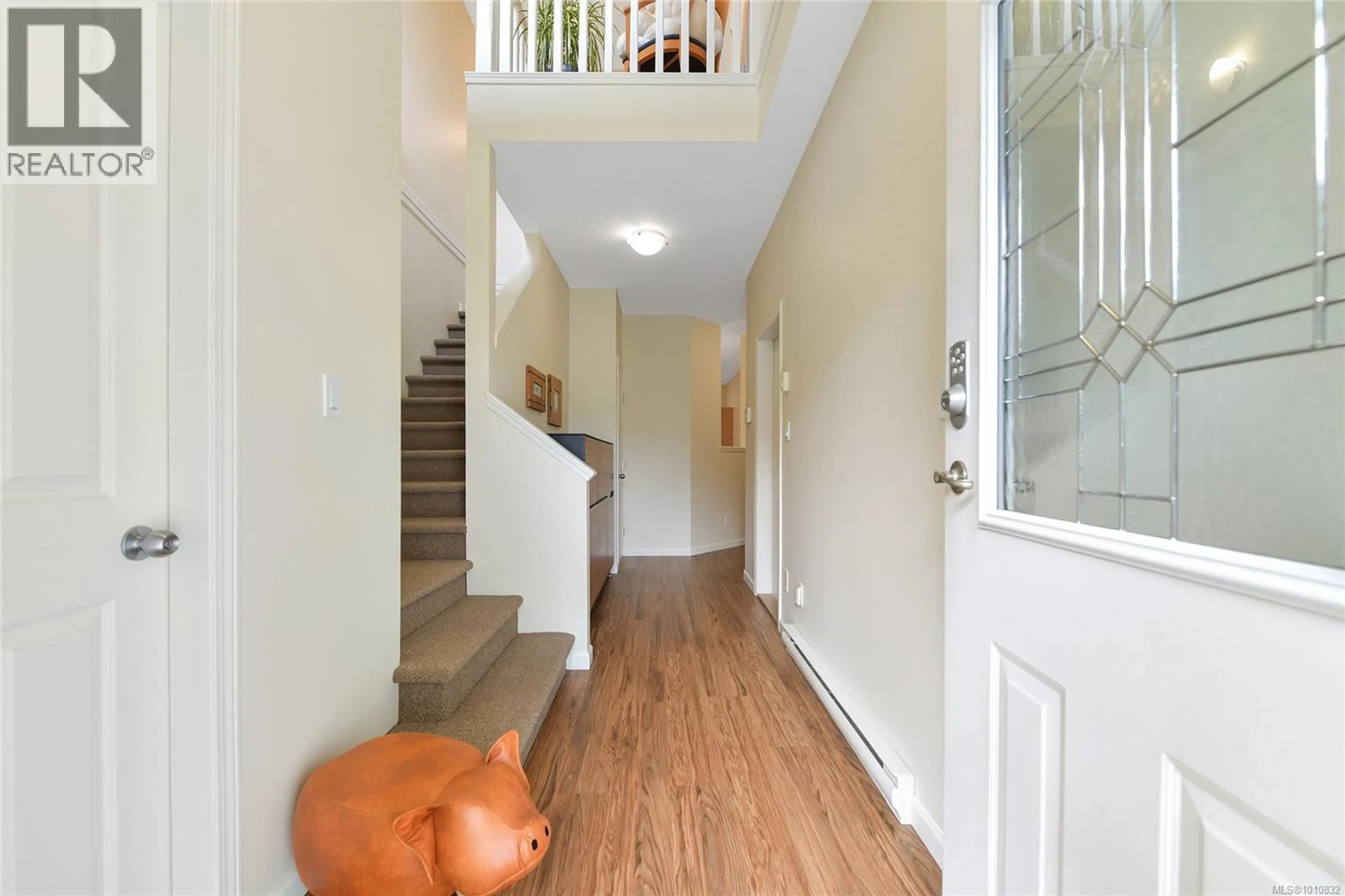 Indoor entryway for 1967 POLO PARK COURT, Central Saanich British Columbia V8M2K1