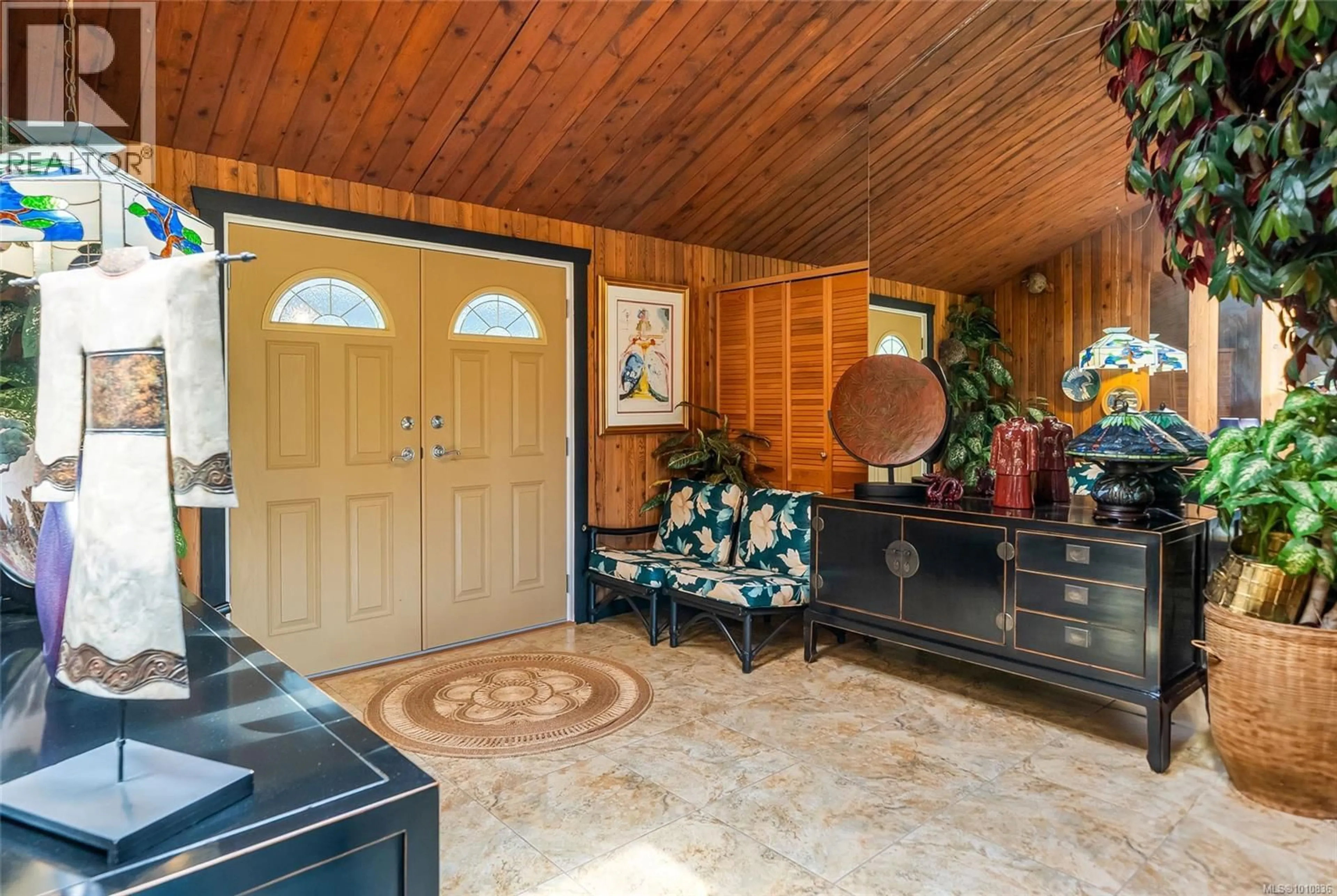 Indoor entryway for 807 SHOREWOOD DRIVE, Parksville British Columbia V9P1S1