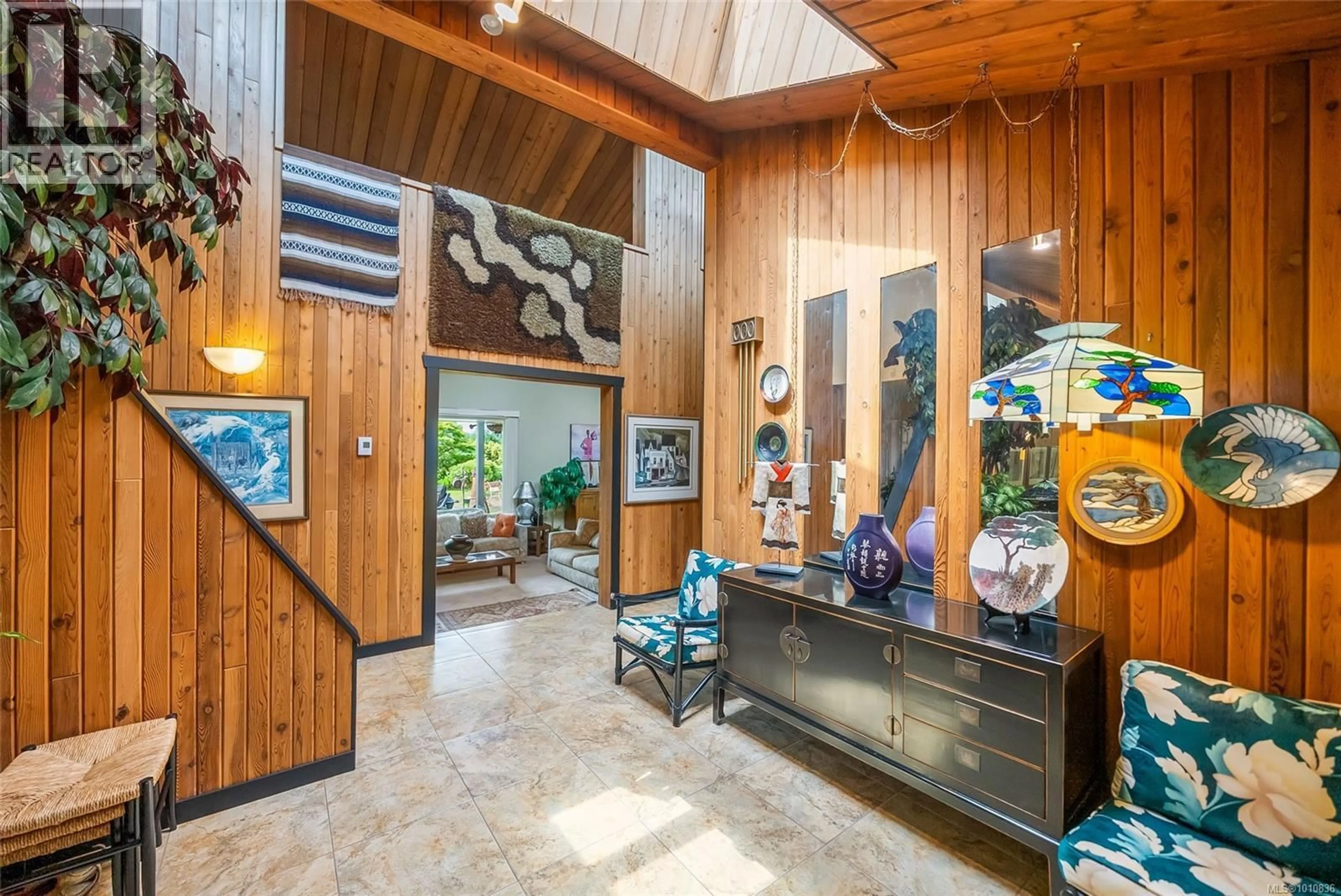 Indoor foyer for 807 SHOREWOOD DRIVE, Parksville British Columbia V9P1S1