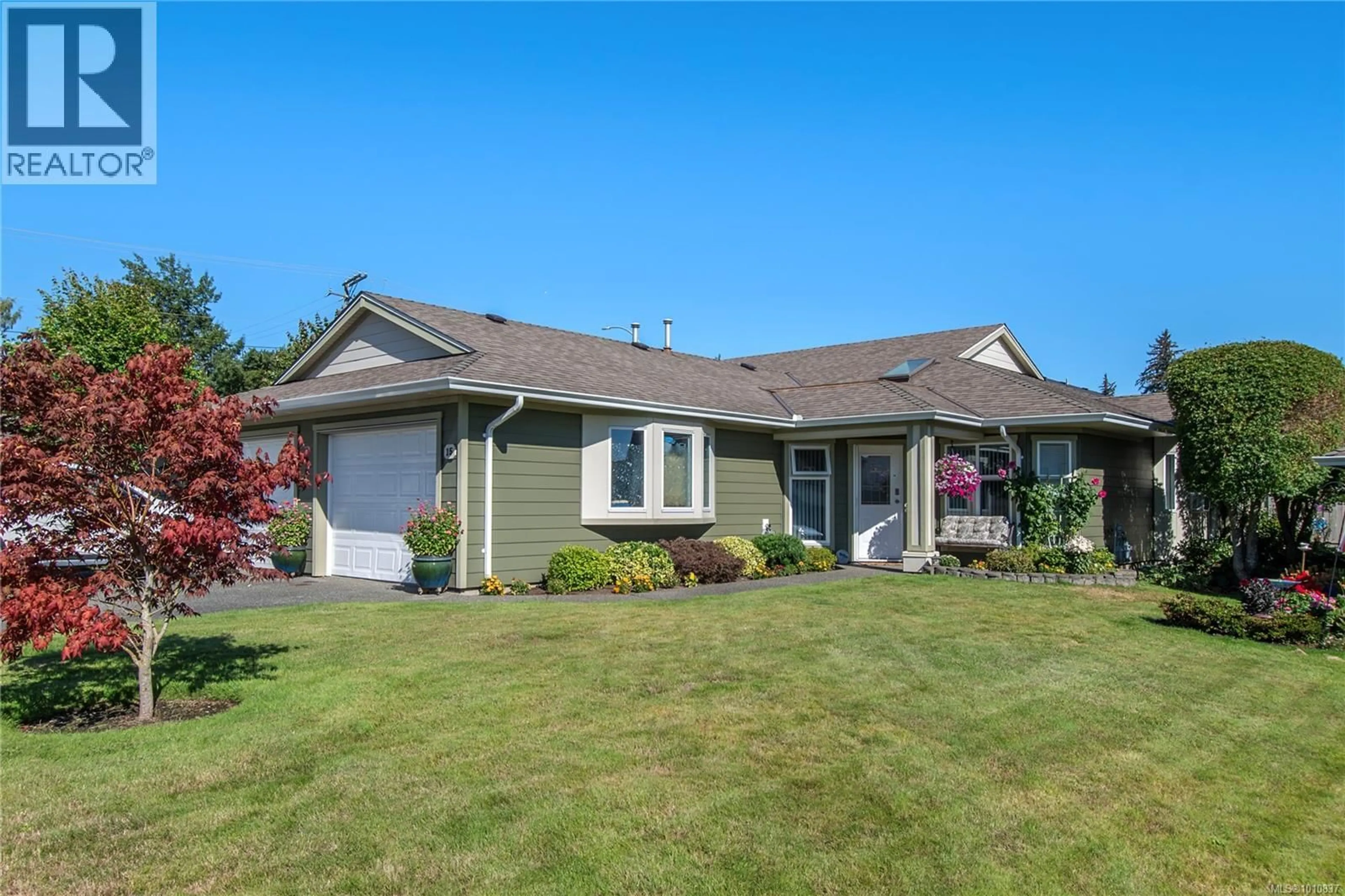 Home with vinyl exterior material, street for 15 - 650 YORKSHIRE DRIVE, Campbell River British Columbia V9W8A6