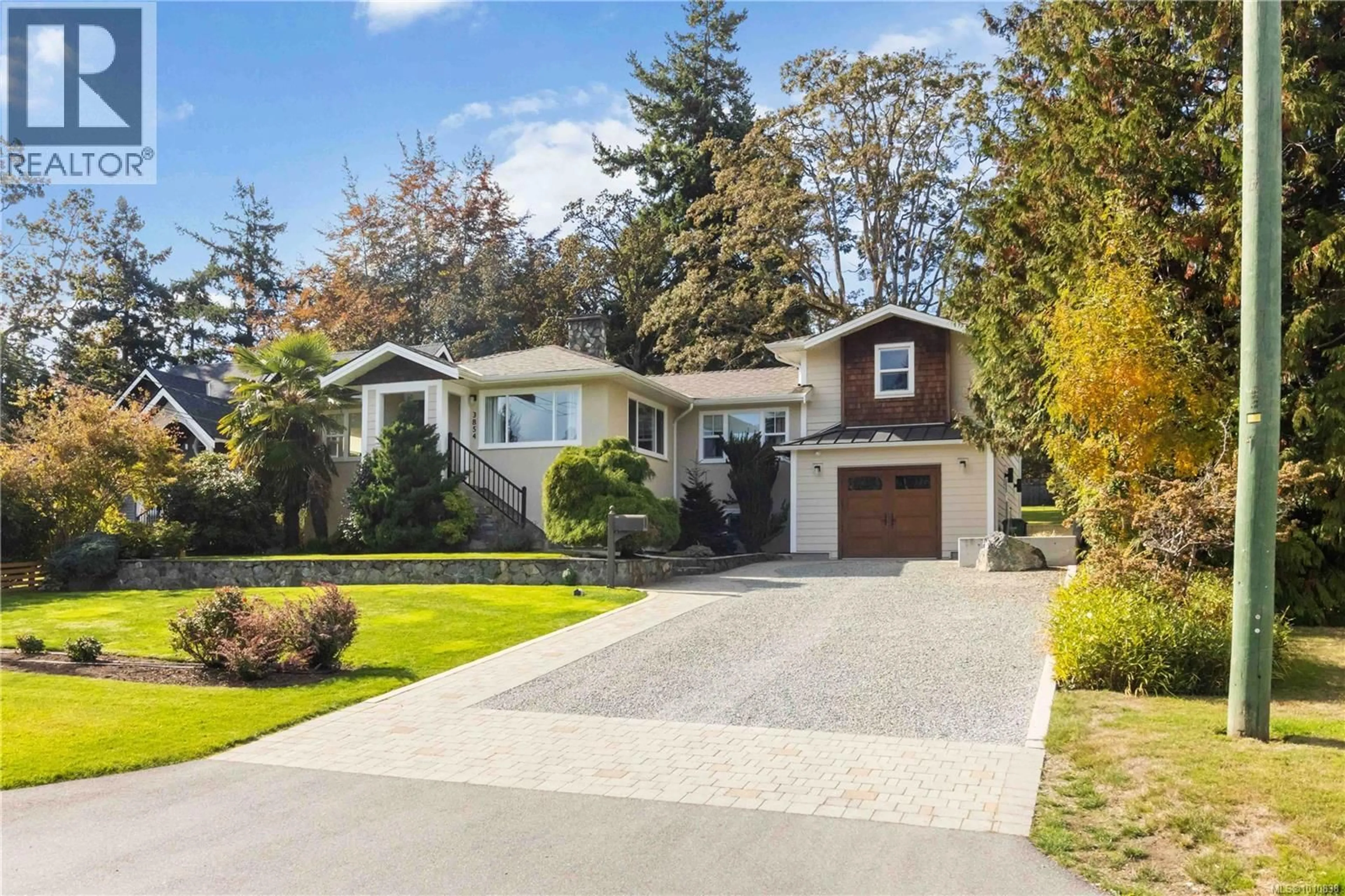 Home with vinyl exterior material, street for 3854 ASCOT DRIVE, Saanich British Columbia V8P3S1