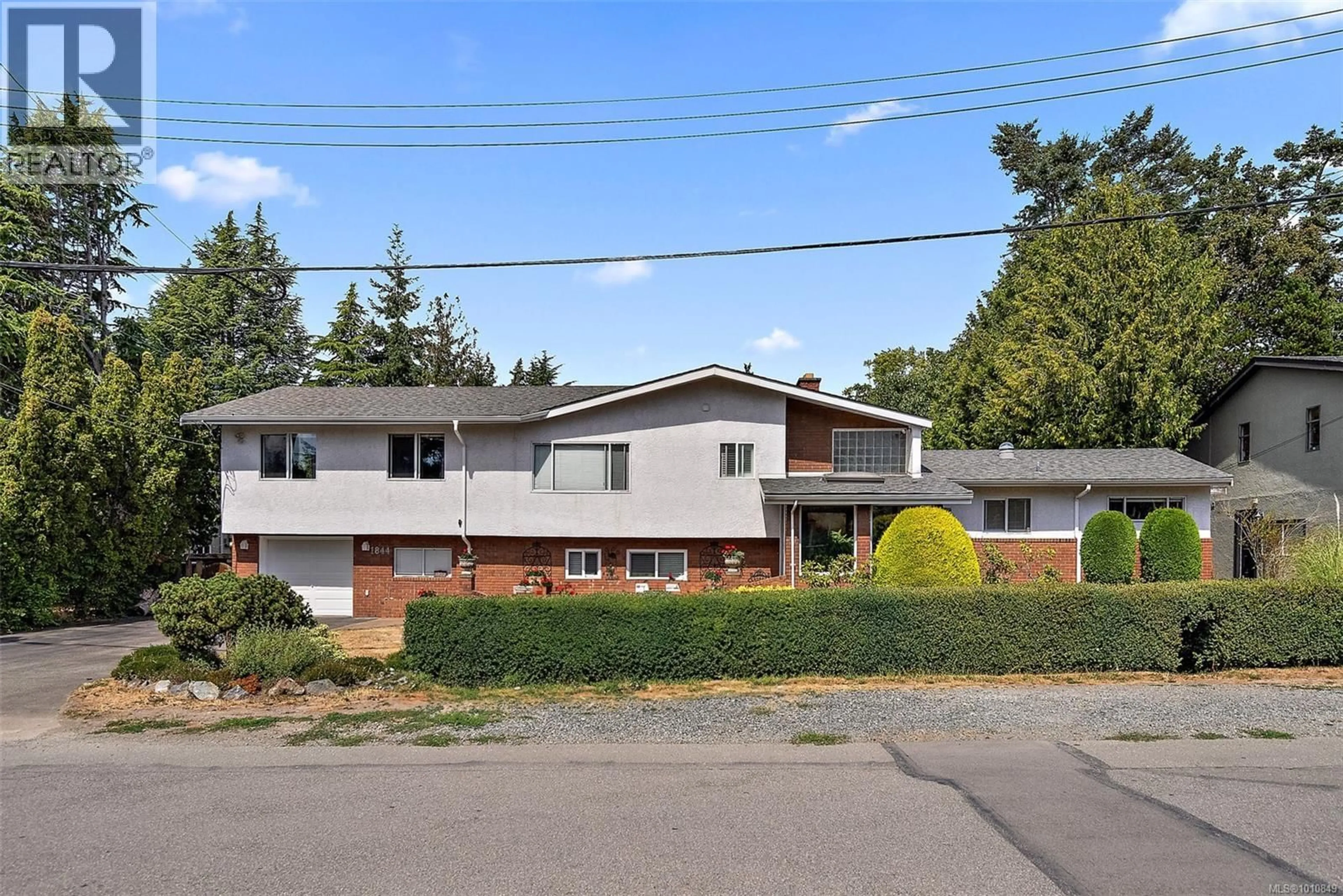 Unknown for 1844 FAIRBURN DRIVE, Saanich British Columbia V8N1P9