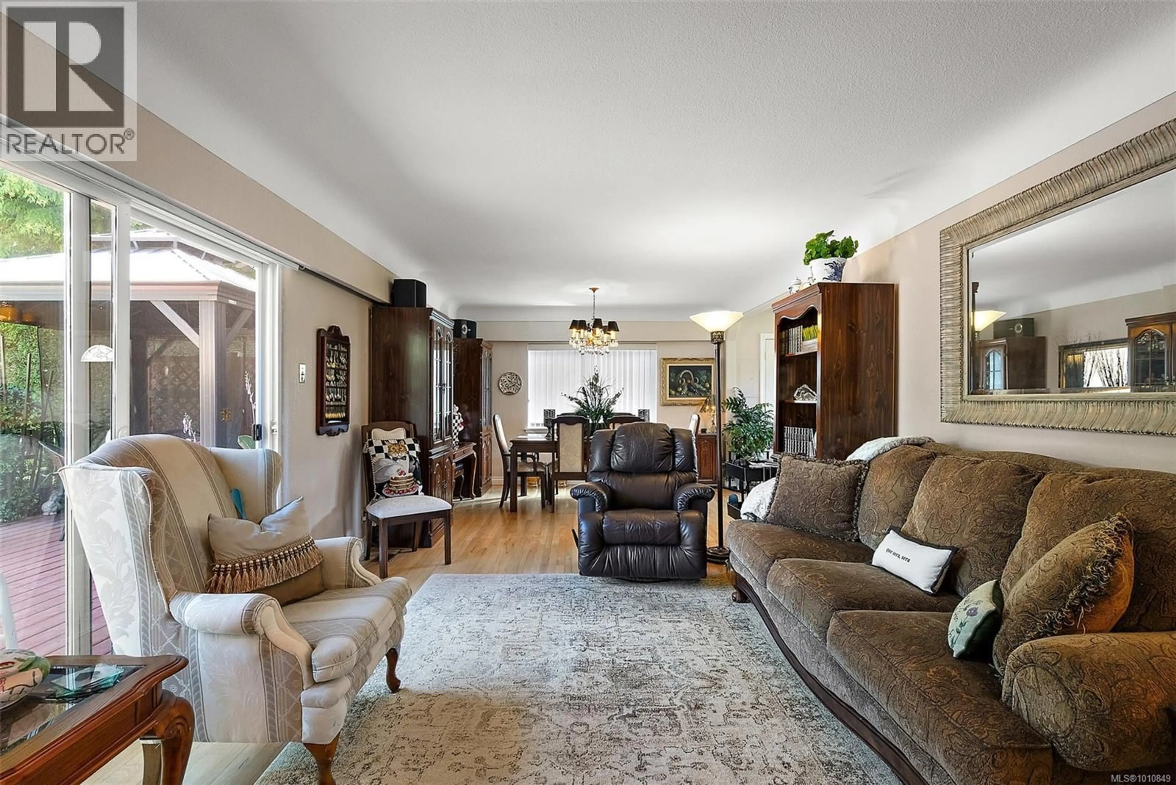 Living room with furniture, unknown for 1844 FAIRBURN DRIVE, Saanich British Columbia V8N1P9